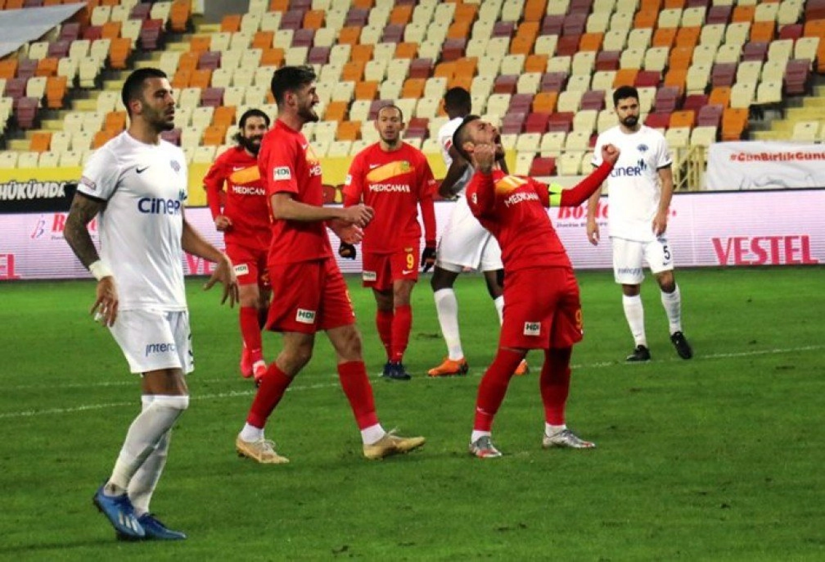 Yeni Malatyaspor Kasımpaşa Karşılaşmasından Kareler