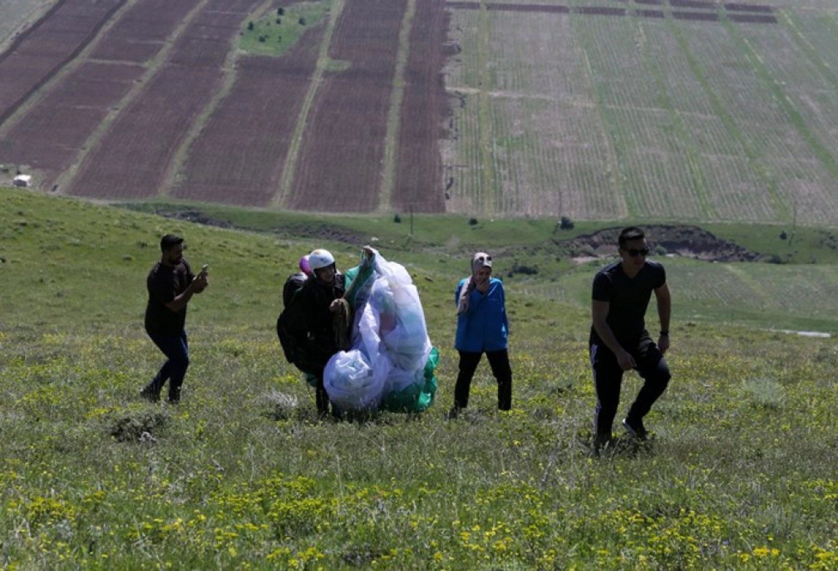 Bitlis'teki Nemrut Dağı, yamaç paraşütü tutkunlarının gözdesi oldu
