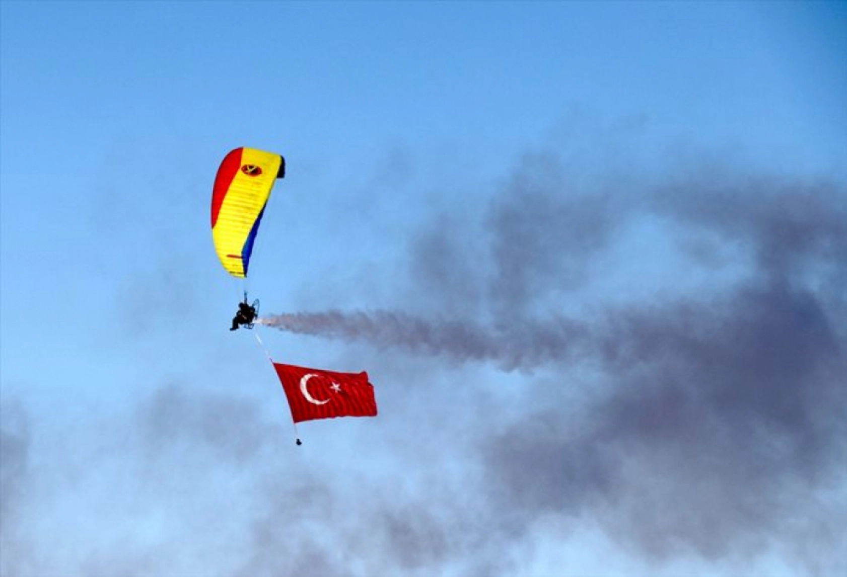 Kars'ta Sarıkamış şehitlerini temsilen yapılan kardan heykeller açıldı