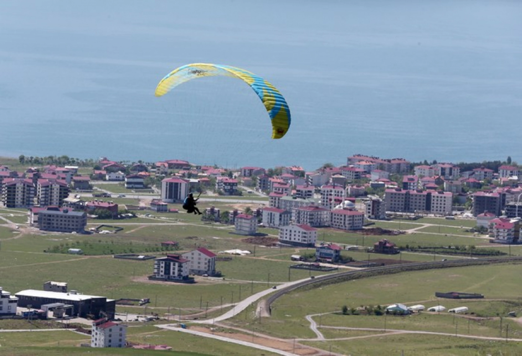 Bitlis'teki Nemrut Dağı, yamaç paraşütü tutkunlarının gözdesi oldu