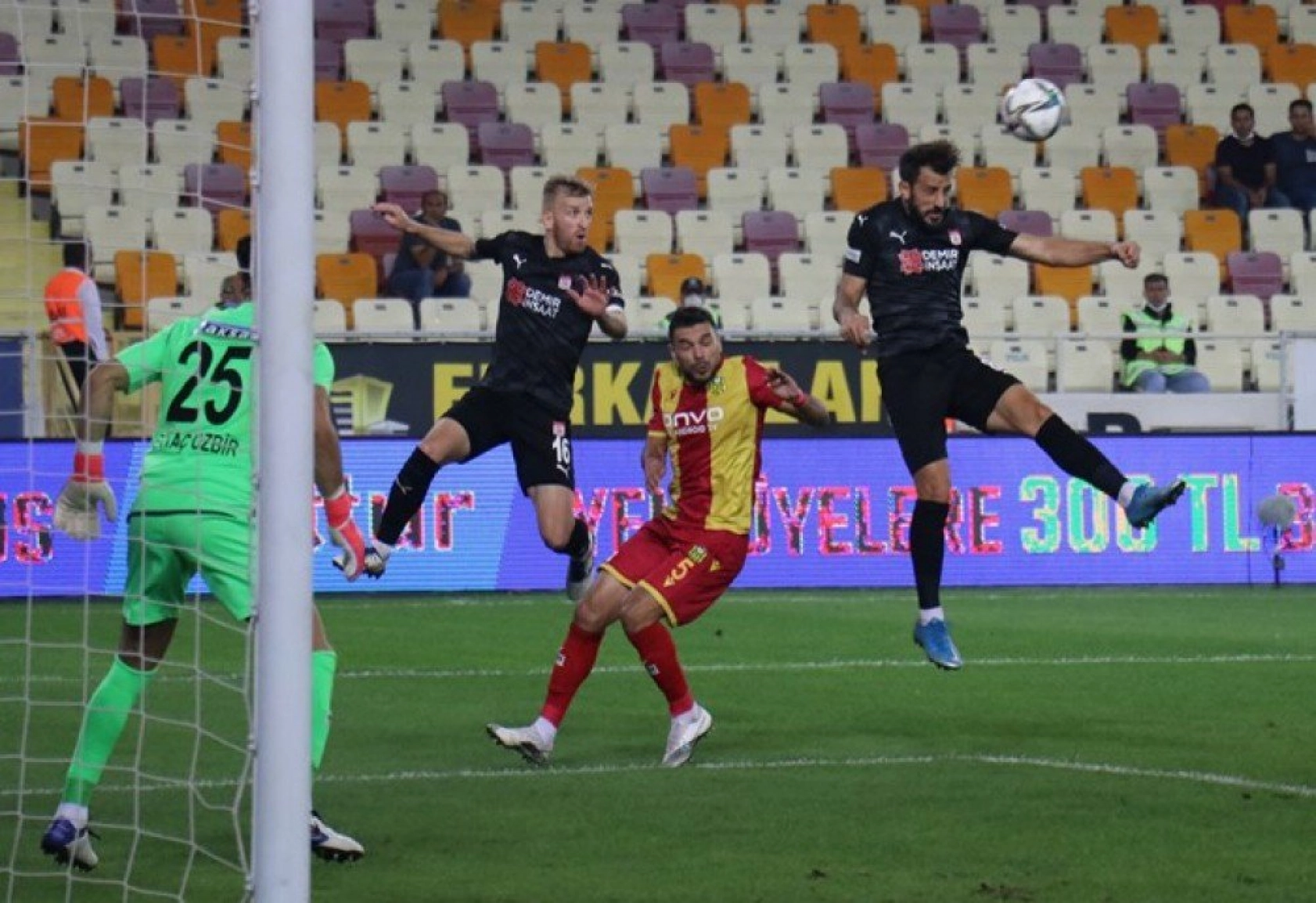 Demir Grup Sivasspor Karşılaşmasından Kareler