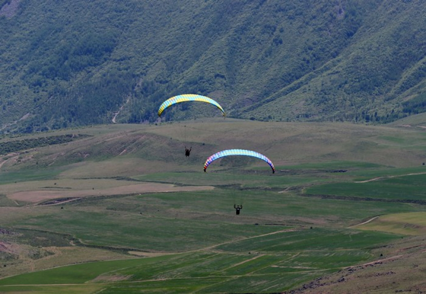 Bitlis'teki Nemrut Dağı, yamaç paraşütü tutkunlarının gözdesi oldu