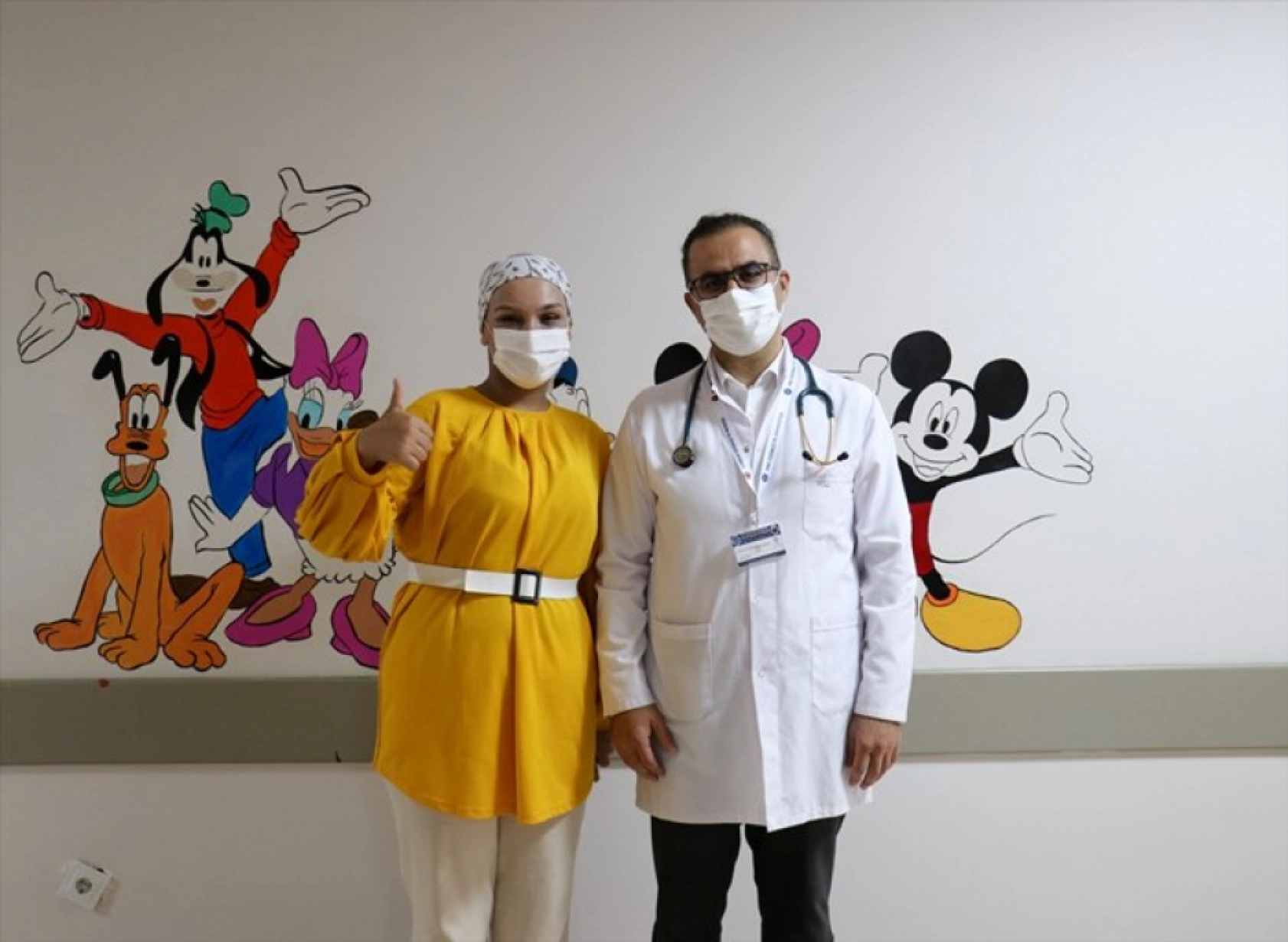 Lösemiyi yenen gençler kendileriyle aynı tedaviyi gören hastalara umut aşılıyor