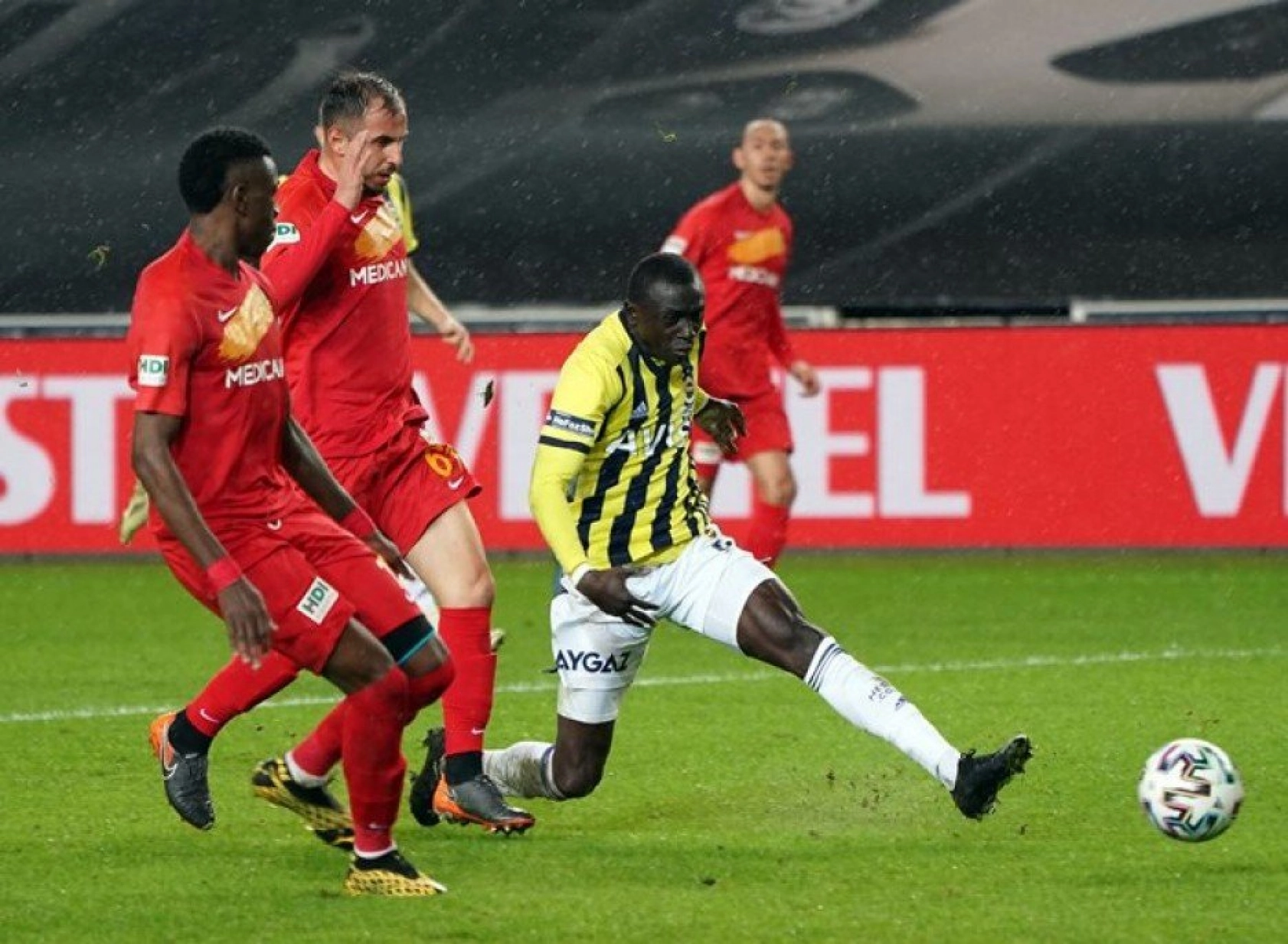 Fenerbahce Yeni Malatyaspor Karşılaşmasından Kareler