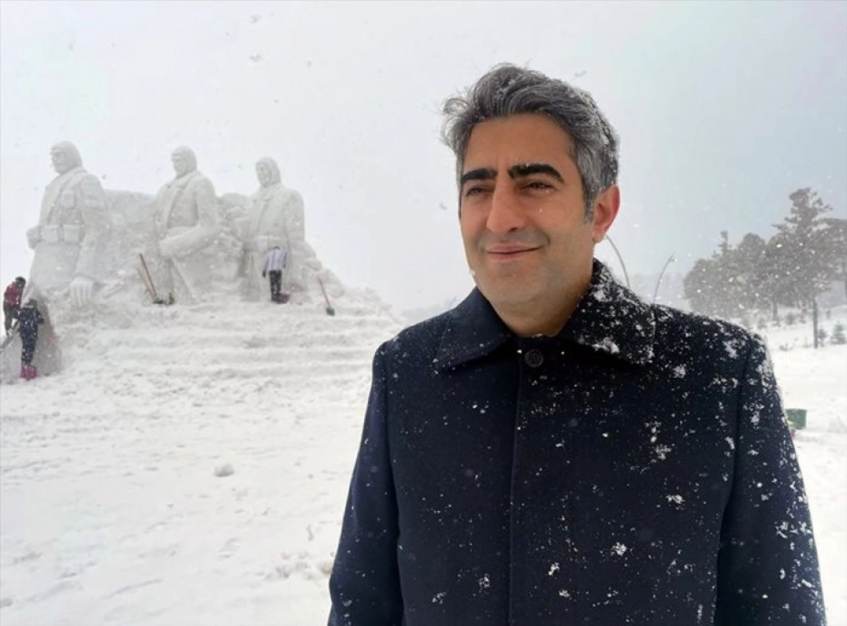 Sarıkamış şehitlerinin kardan heykelleri tamamlandı