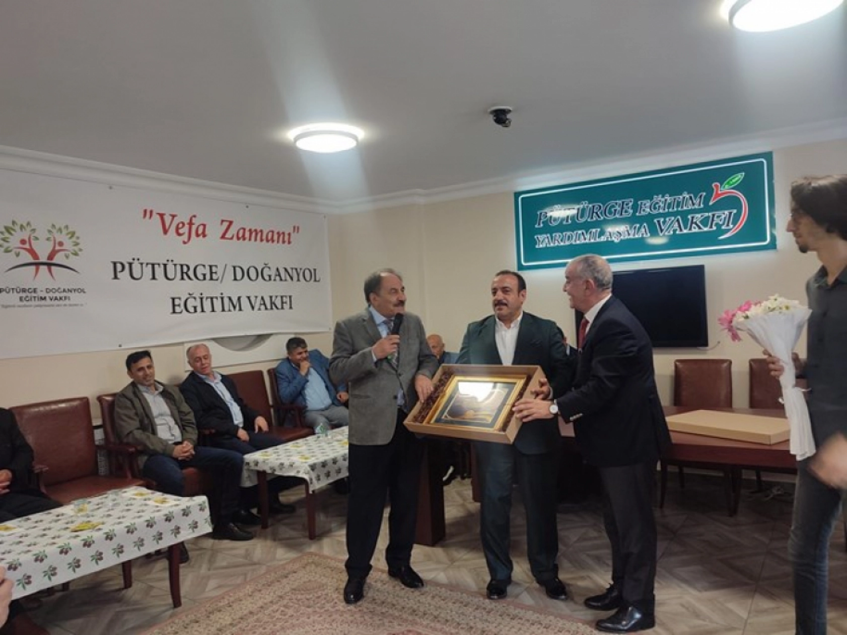 Pütürge-Doğanyol Eğitim Vakfı'nın 2. 'Vefa Zamanı' Etkinliği Yapıldı