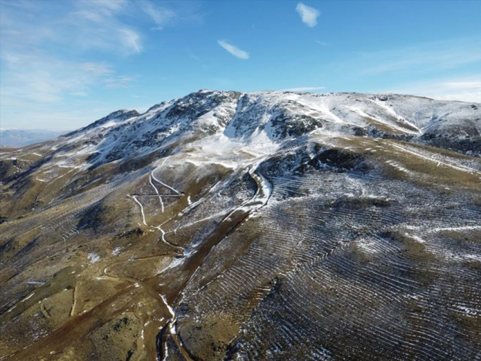 Elazığ'da göl manzaralı kayak merkezi yeni sezon için gün sayıyor