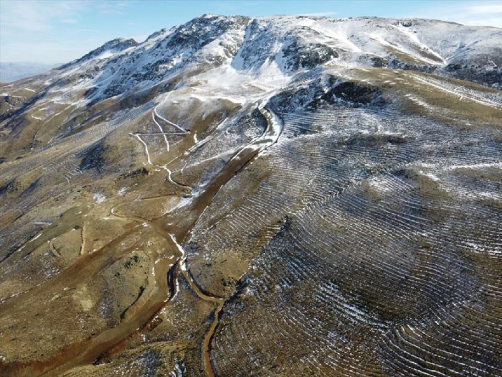 Elazığ'da göl manzaralı kayak merkezi yeni sezon için gün sayıyor