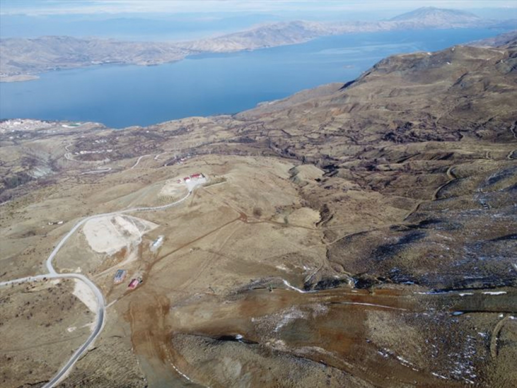 Elazığ'da göl manzaralı kayak merkezi yeni sezon için gün sayıyor