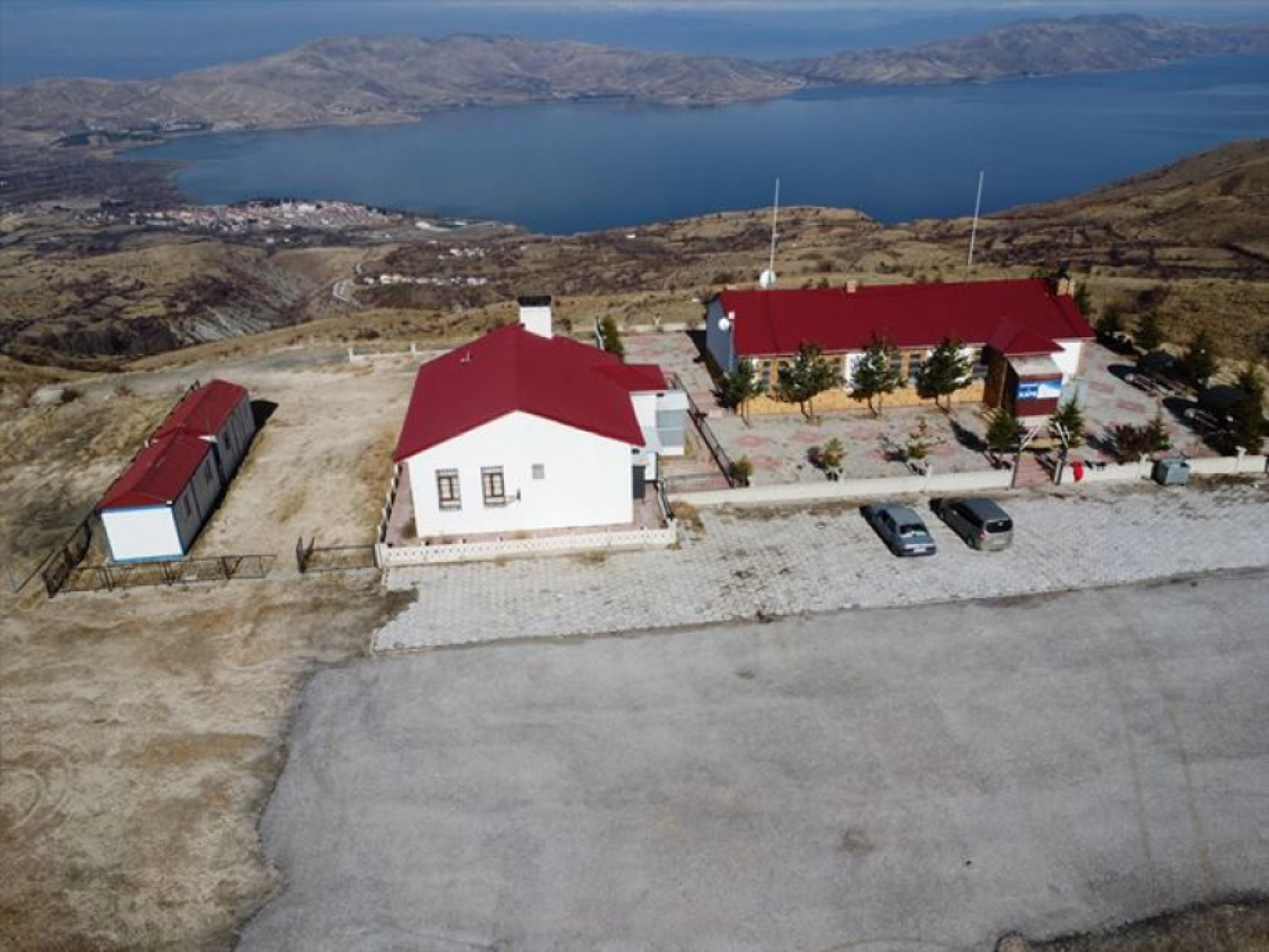 Elazığ'da göl manzaralı kayak merkezi yeni sezon için gün sayıyor