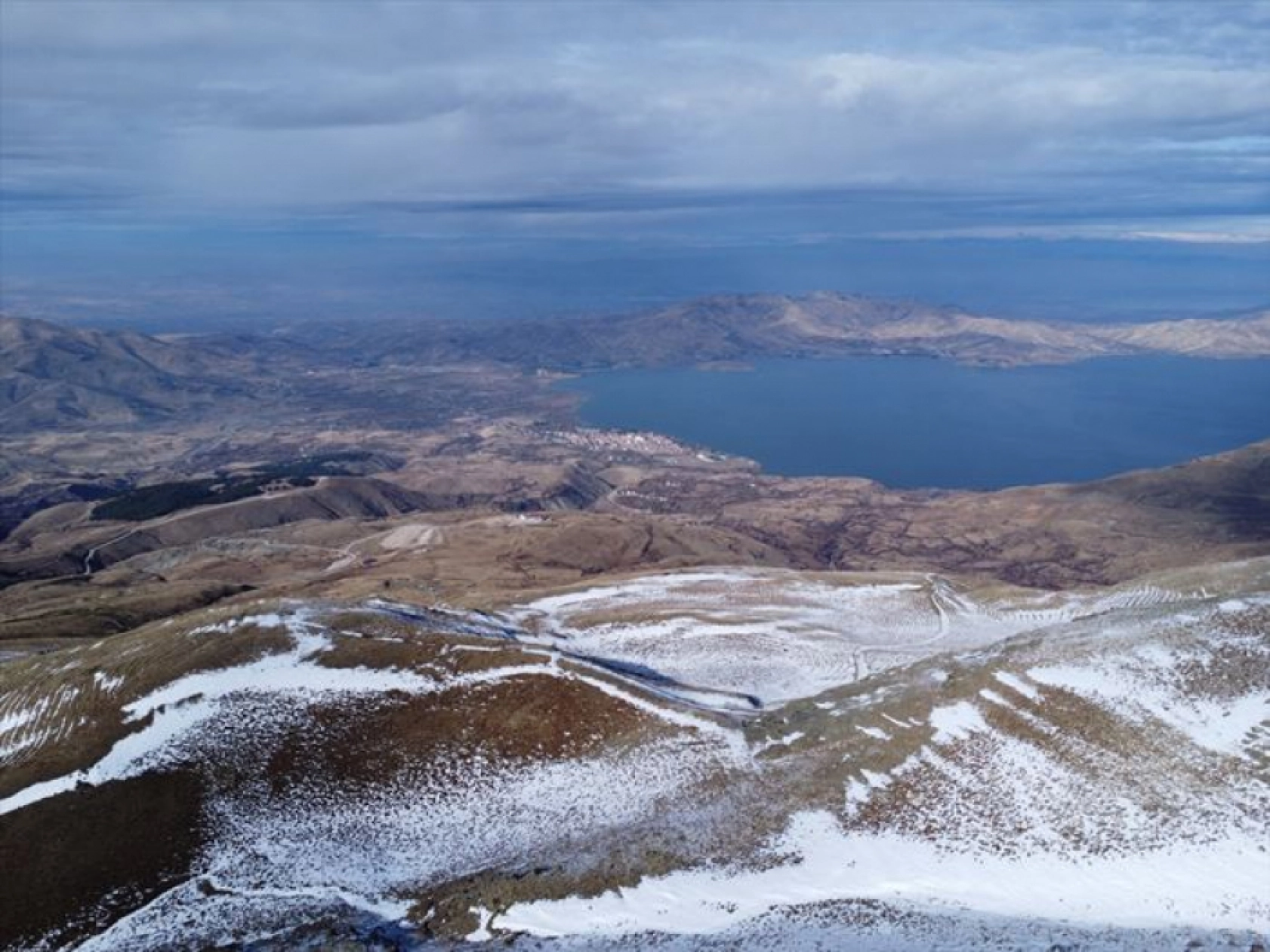 Elazığ'da göl manzaralı kayak merkezi yeni sezon için gün sayıyor