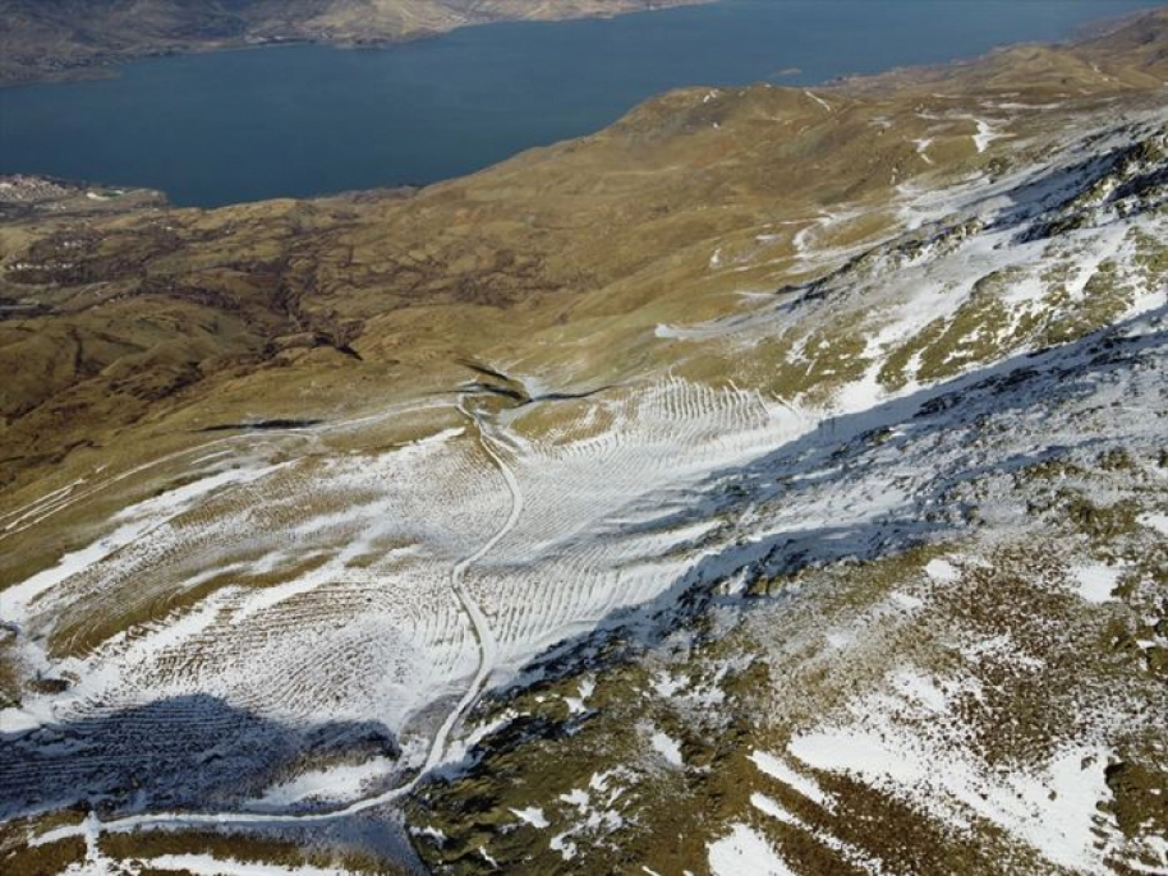 Elazığ'da göl manzaralı kayak merkezi yeni sezon için gün sayıyor