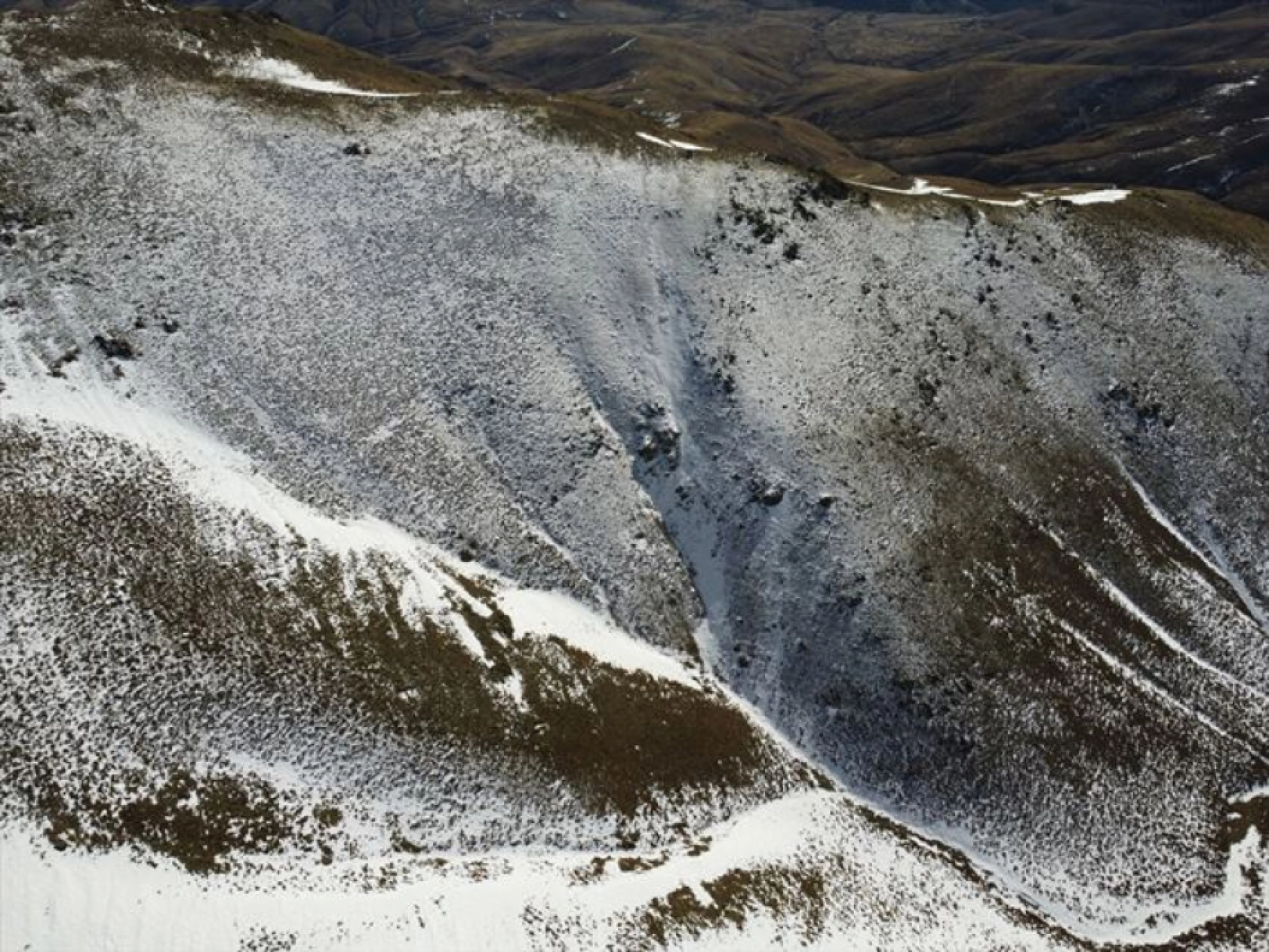 Elazığ'da göl manzaralı kayak merkezi yeni sezon için gün sayıyor