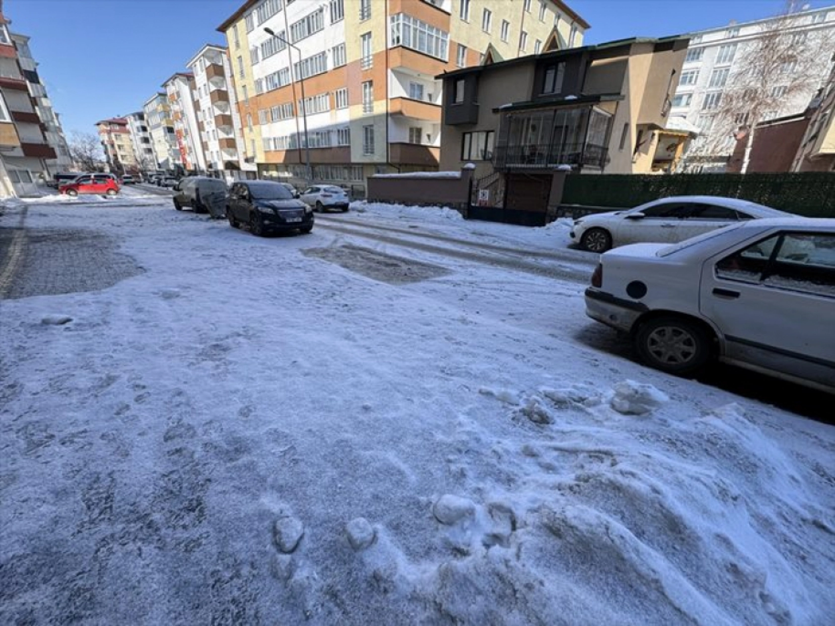 Erzurum, Kars ve Ardahan'da kar yağışı etkili oldu