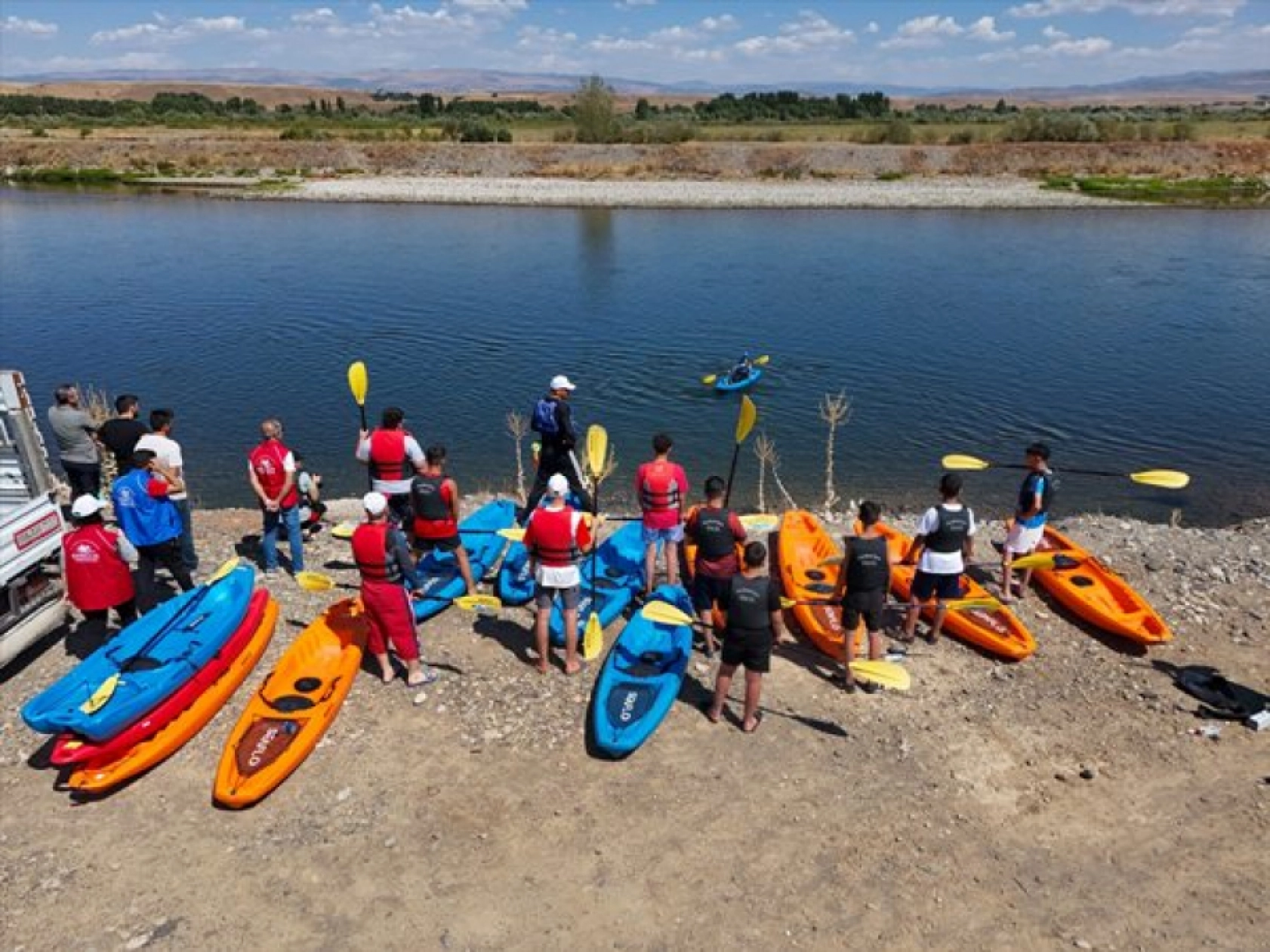 Bingöl'de koruma altındaki çocuklara yönelik kano etkinliği düzenlendi