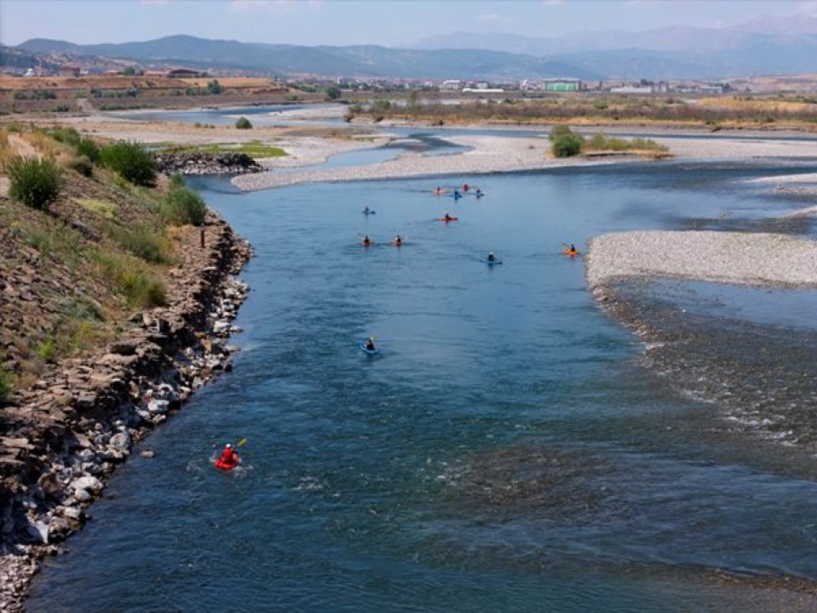 Bingöl'de koruma altındaki çocuklara yönelik kano etkinliği düzenlendi