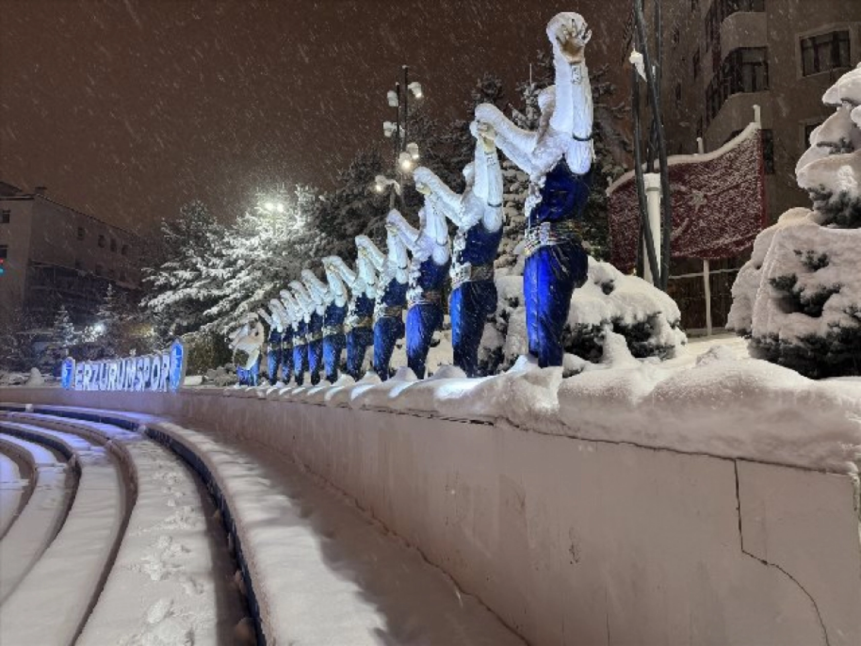Erzurum'da kar yağışı etkisini sürdürüyor
