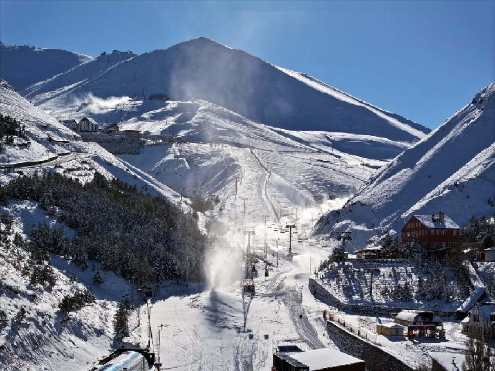 Kayak sezonunun başladığı Palandöken'de kış turizmi hareketlendi