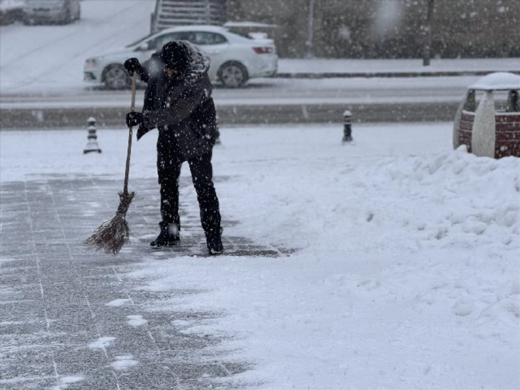 Erzurum'da kar yağışı etkili oluyor