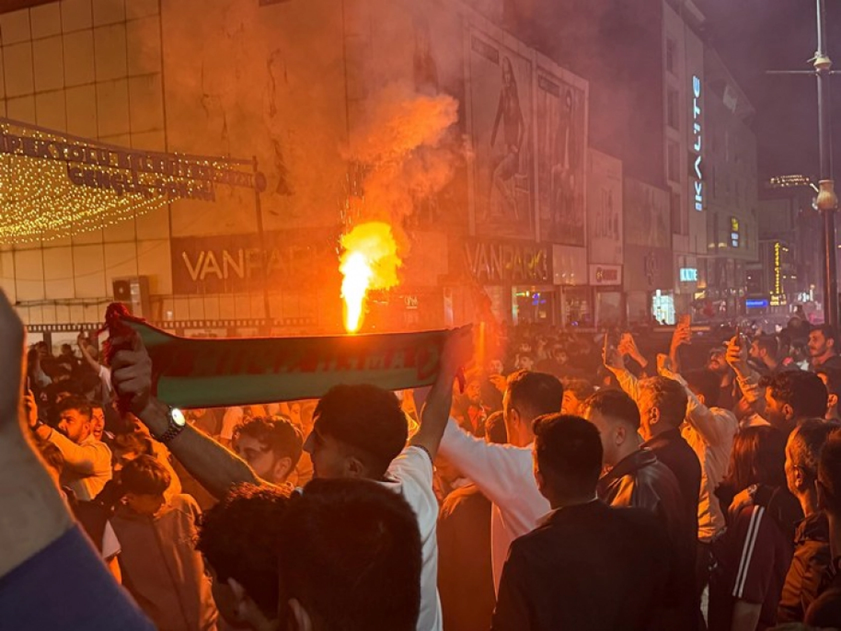 Vanspor FK'dan Kritik Galibiyet! Taraftarlar Zaferi Kutladı