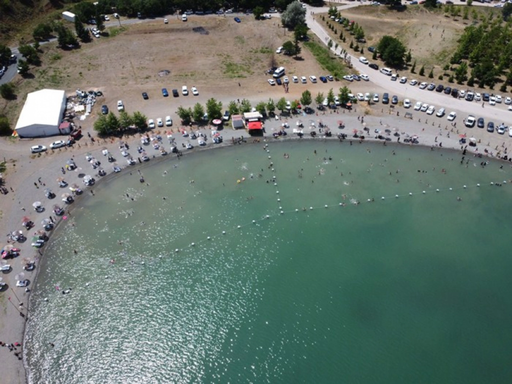 Hazar Gölü sahillerini canlandırdı