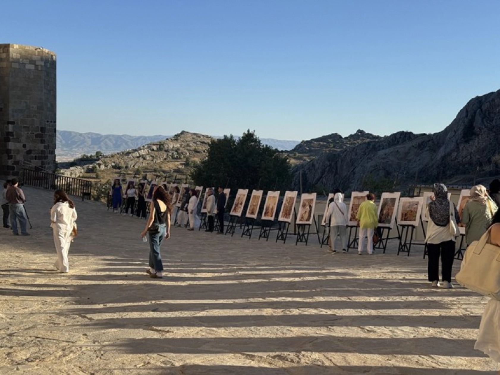 Harput Kalesi'nde Dijital Sanatla Dede Korkut Yolculuğu
