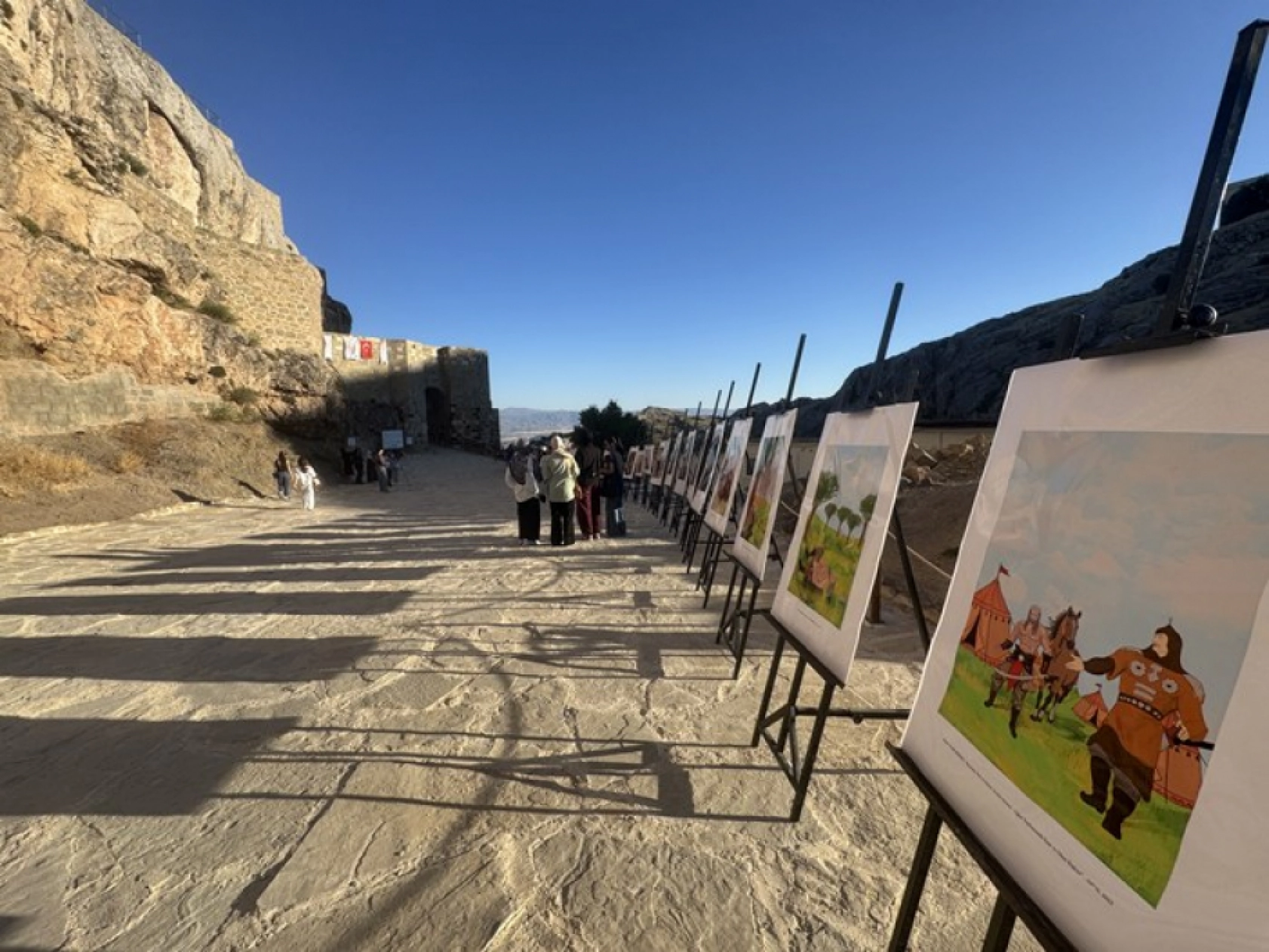 Harput Kalesi'nde Dijital Sanatla Dede Korkut Yolculuğu