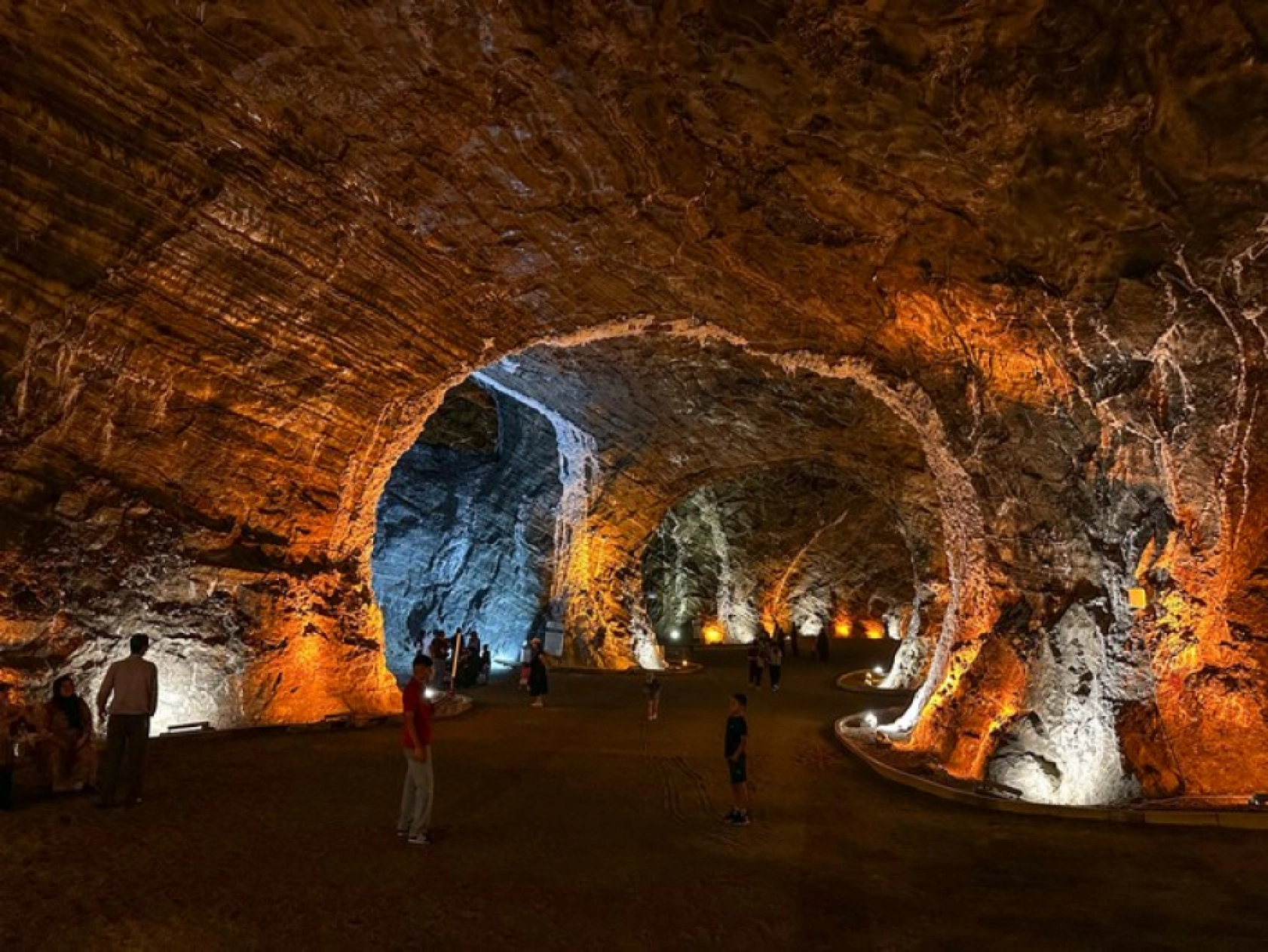 Tuz Mağaraları Sıcakta Serinlik Arayanların Uğrak Noktası Oldu