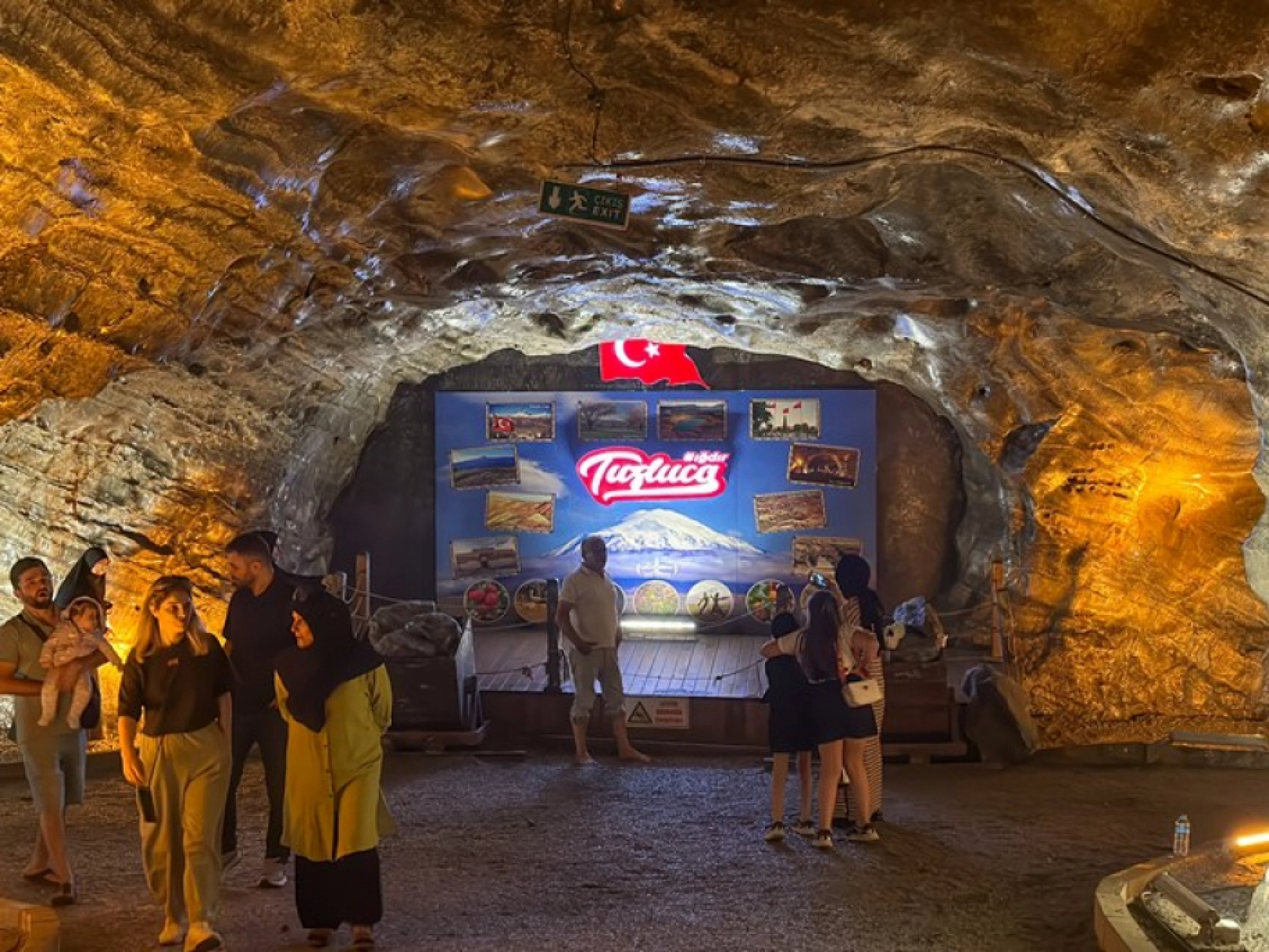 Tuz Mağaraları Sıcakta Serinlik Arayanların Uğrak Noktası Oldu