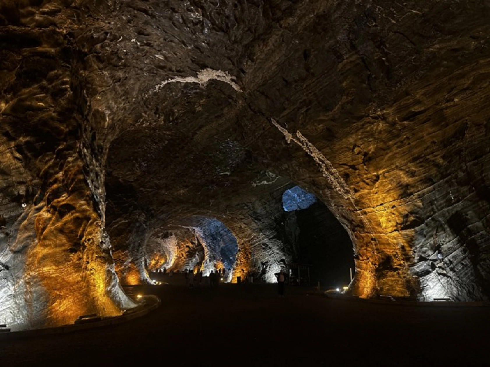 Tuz Mağaraları Sıcakta Serinlik Arayanların Uğrak Noktası Oldu