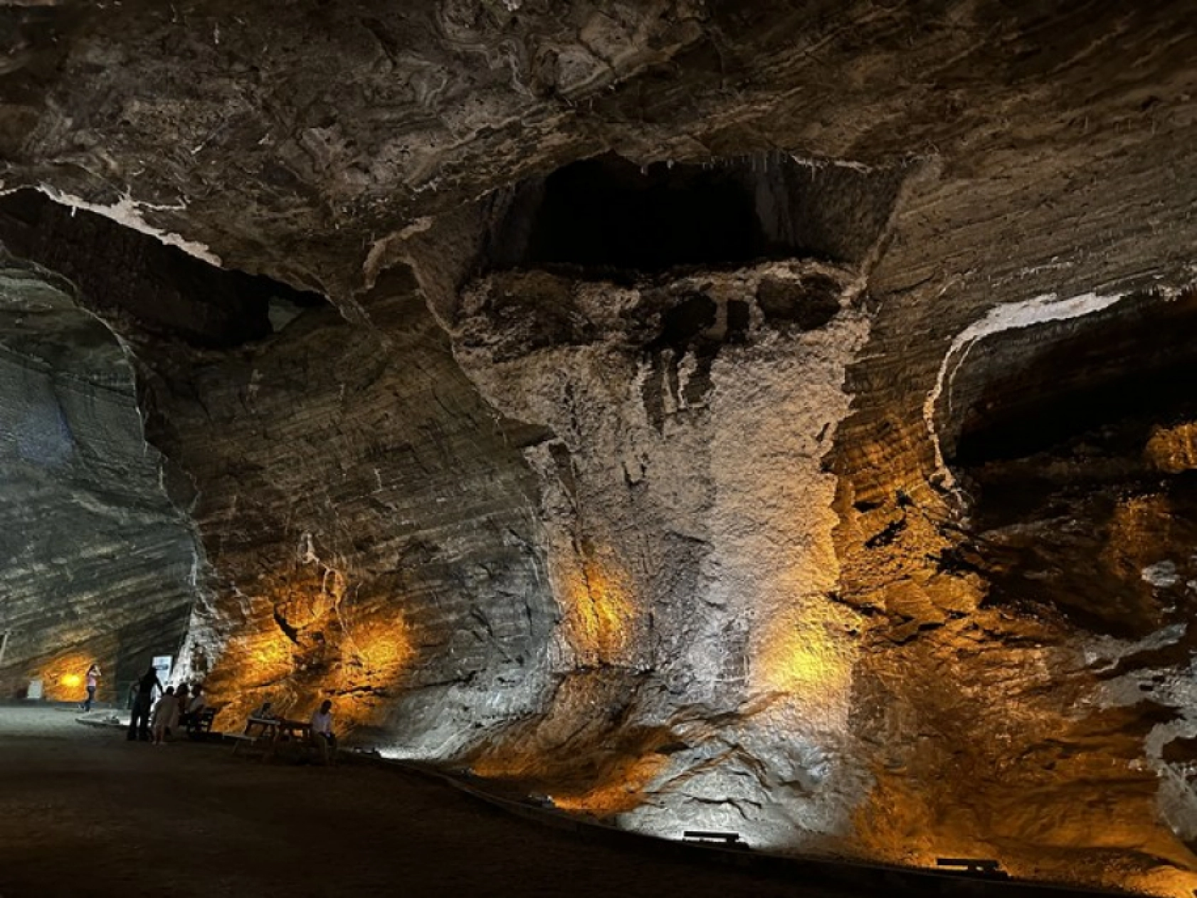Tuz Mağaraları Sıcakta Serinlik Arayanların Uğrak Noktası Oldu