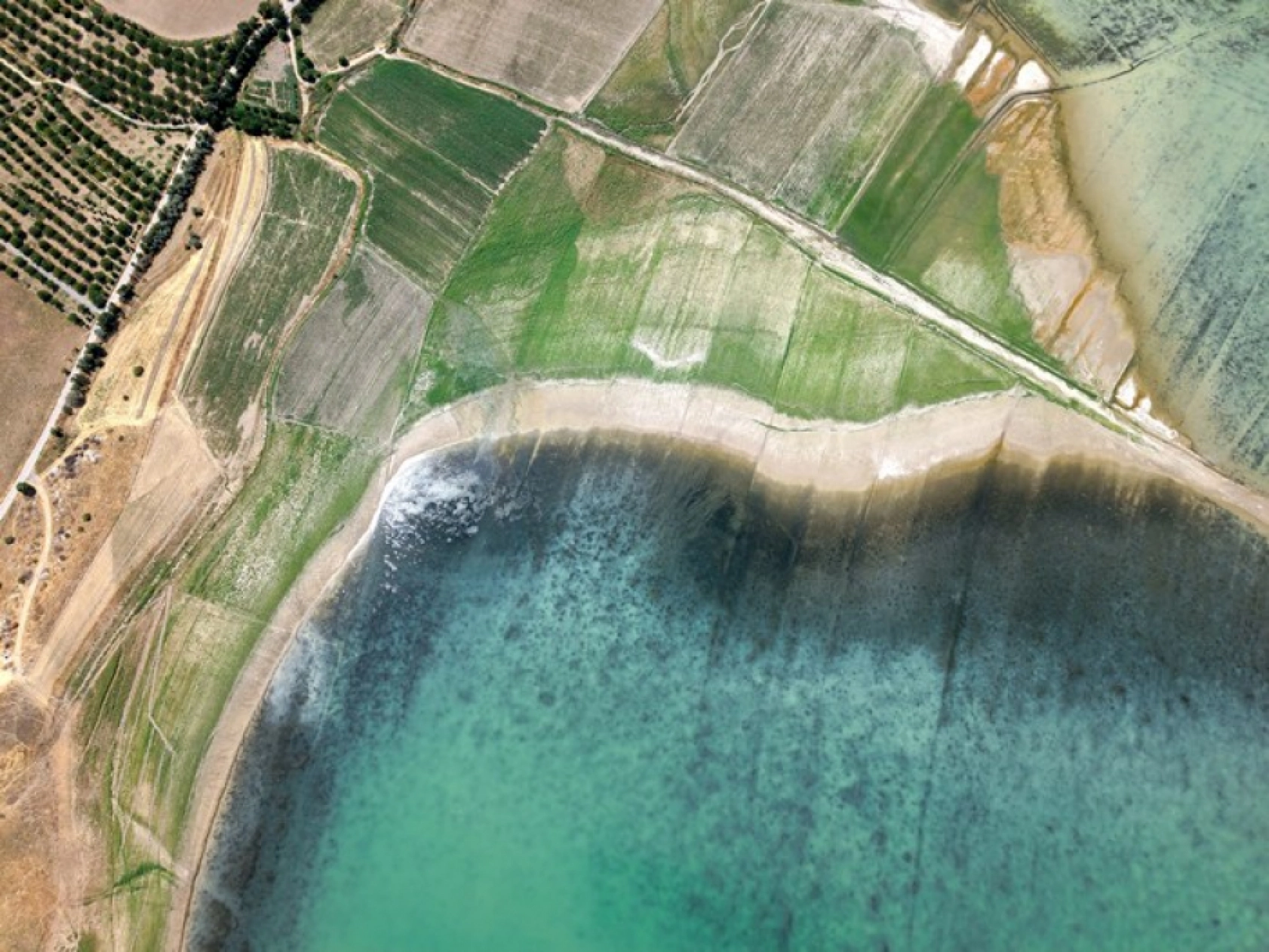 Karakaya Barajı'nda Su Seviyesi Alarm Veriyor: Eski Yerleşimler Ortaya Çıktı