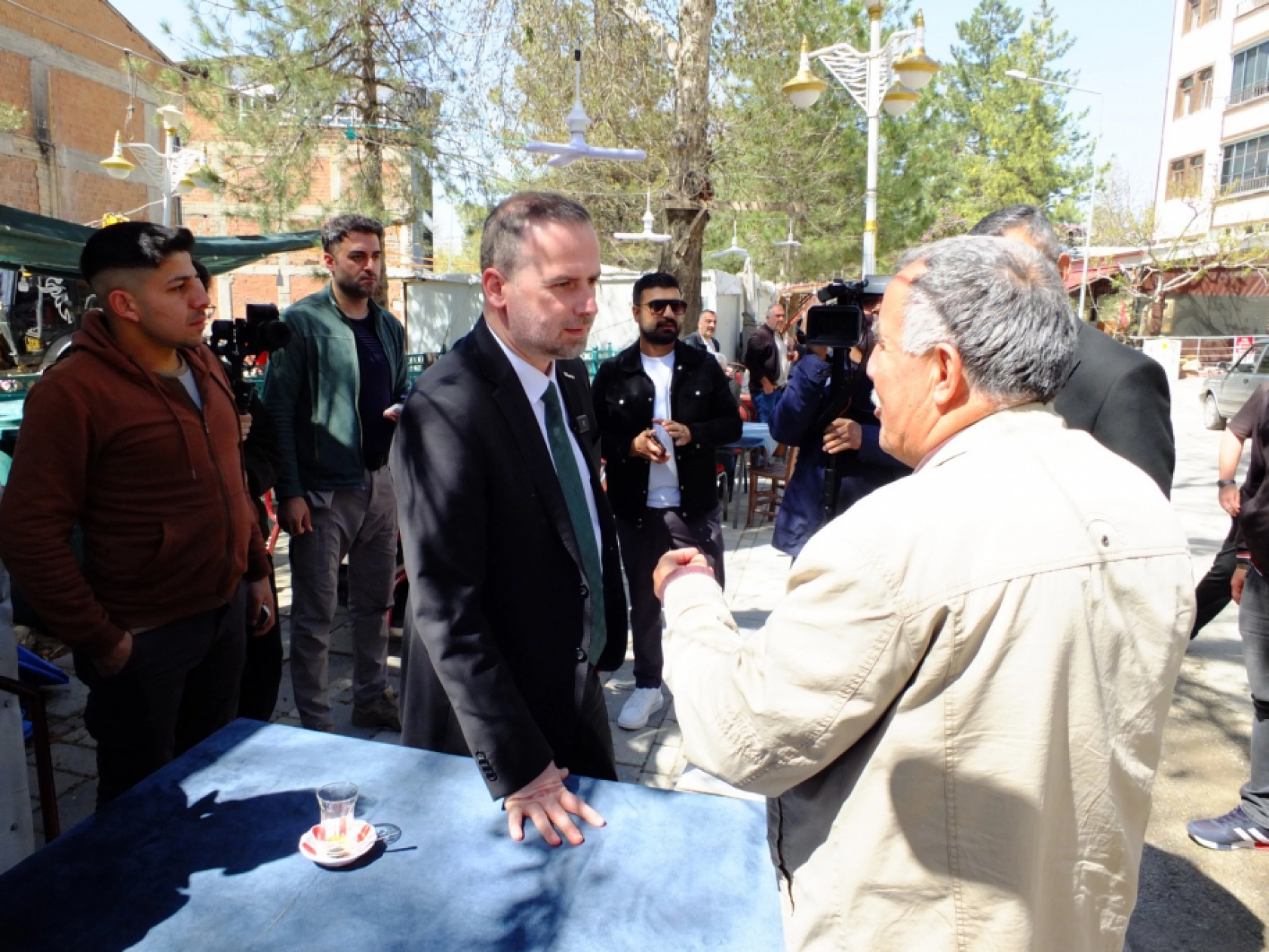 Gündüzbeyin Meydanı Acil yapılmalıdır, Kiraz Yandı desteklenmelidir