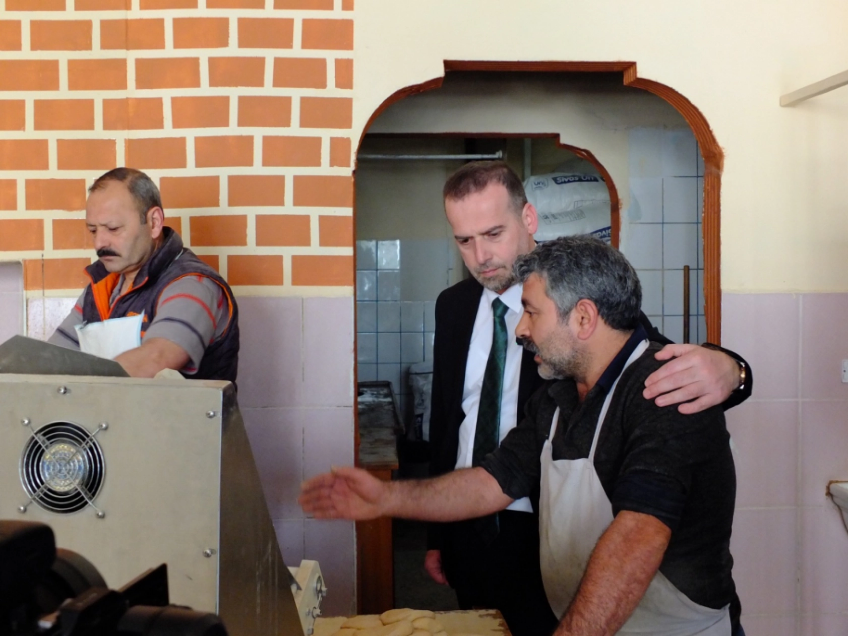 Gündüzbeyin Meydanı Acil yapılmalıdır, Kiraz Yandı desteklenmelidir