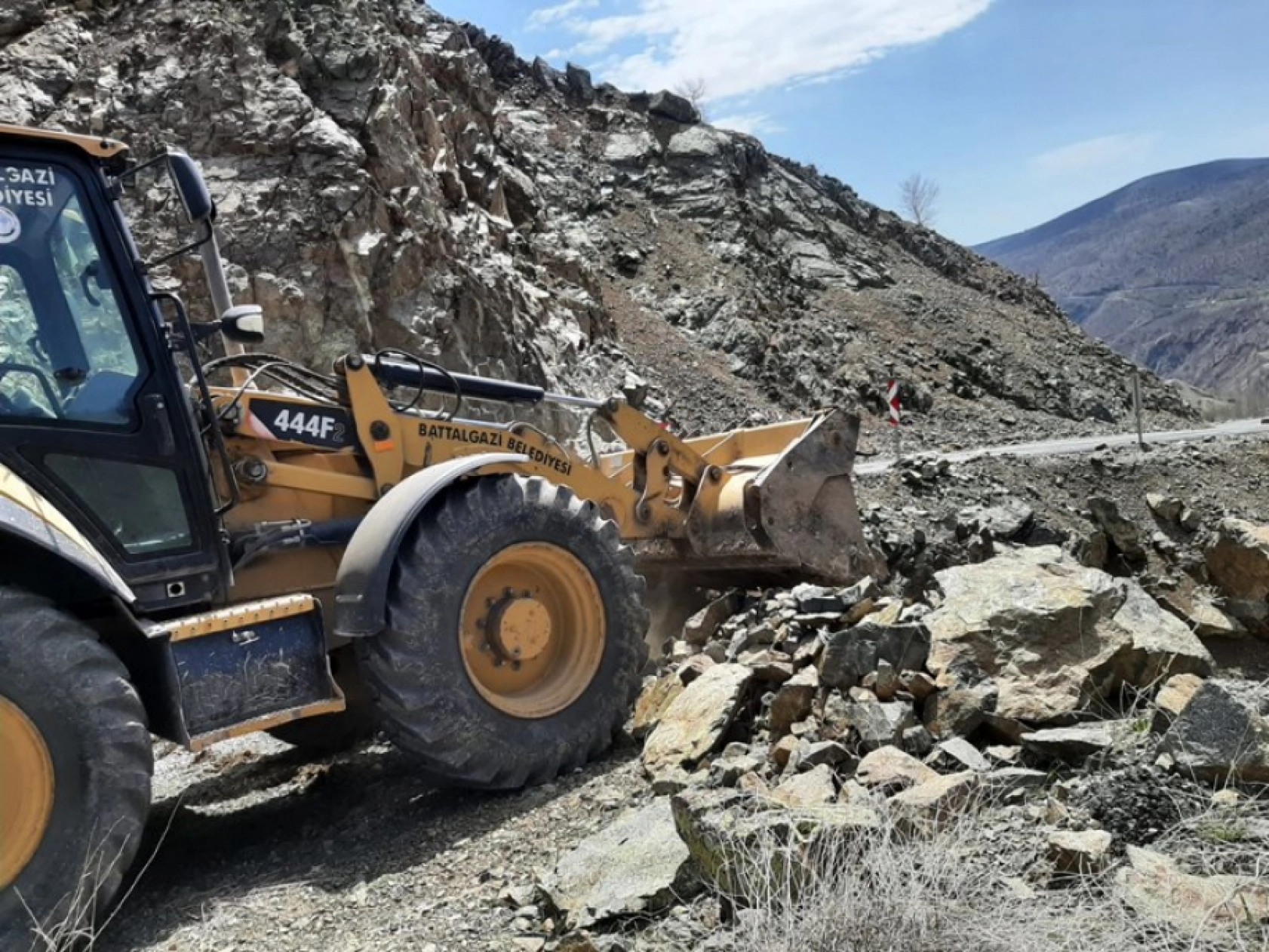 Kırsal Mahallelerde Ulaşım Altyapısı Güçlendiriliyor