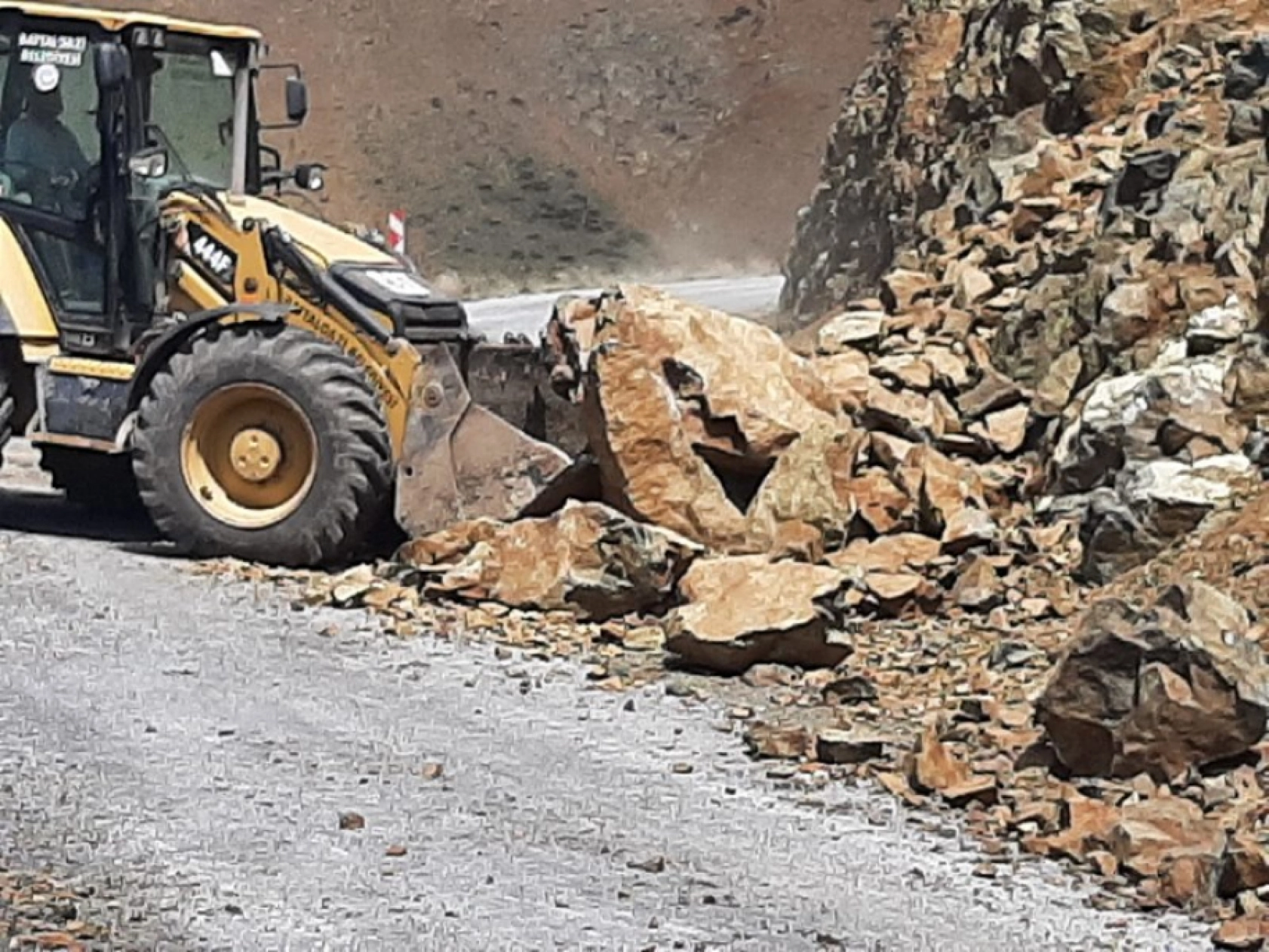 Kırsal Mahallelerde Ulaşım Altyapısı Güçlendiriliyor