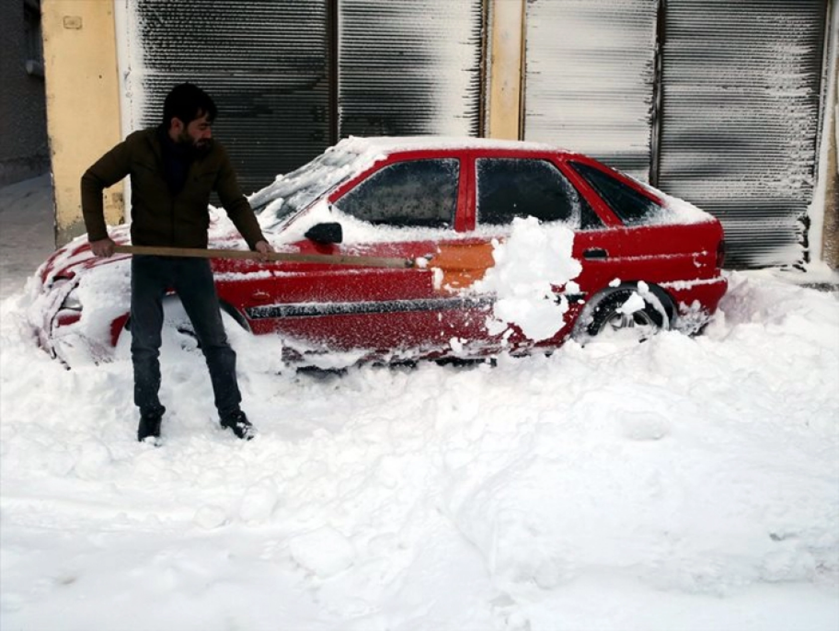 Ardahan'da yoğun kar yağışı etkili oldu