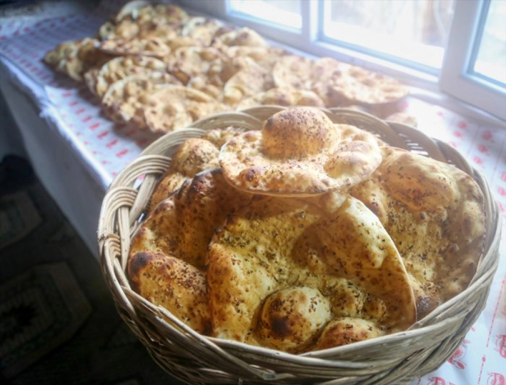 Malatya'nın yöresel ekmeğini yaparak il dışına gönderiyor