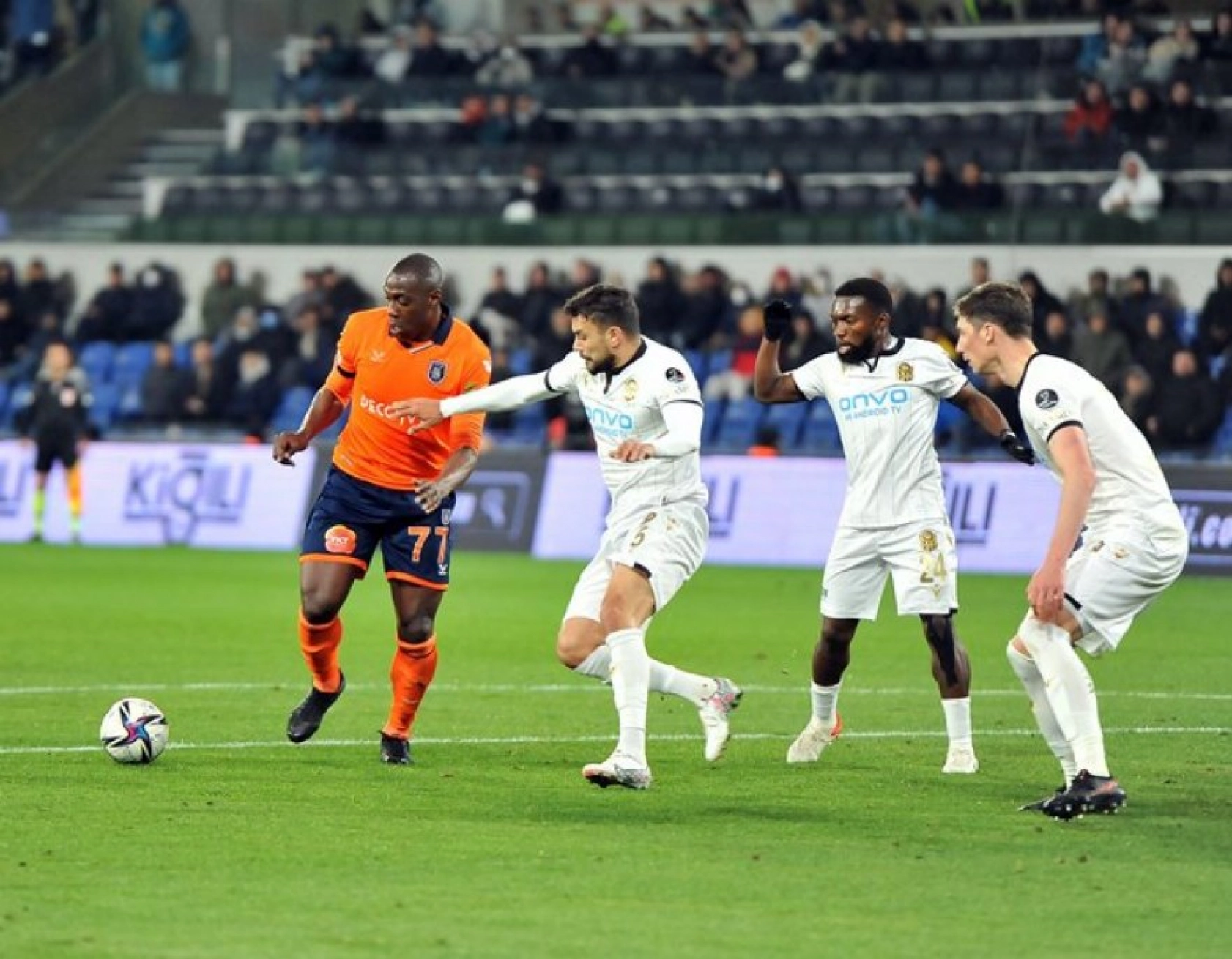 Başakşehir Yeni Malatyaspor Karşılaşmasından Kareler