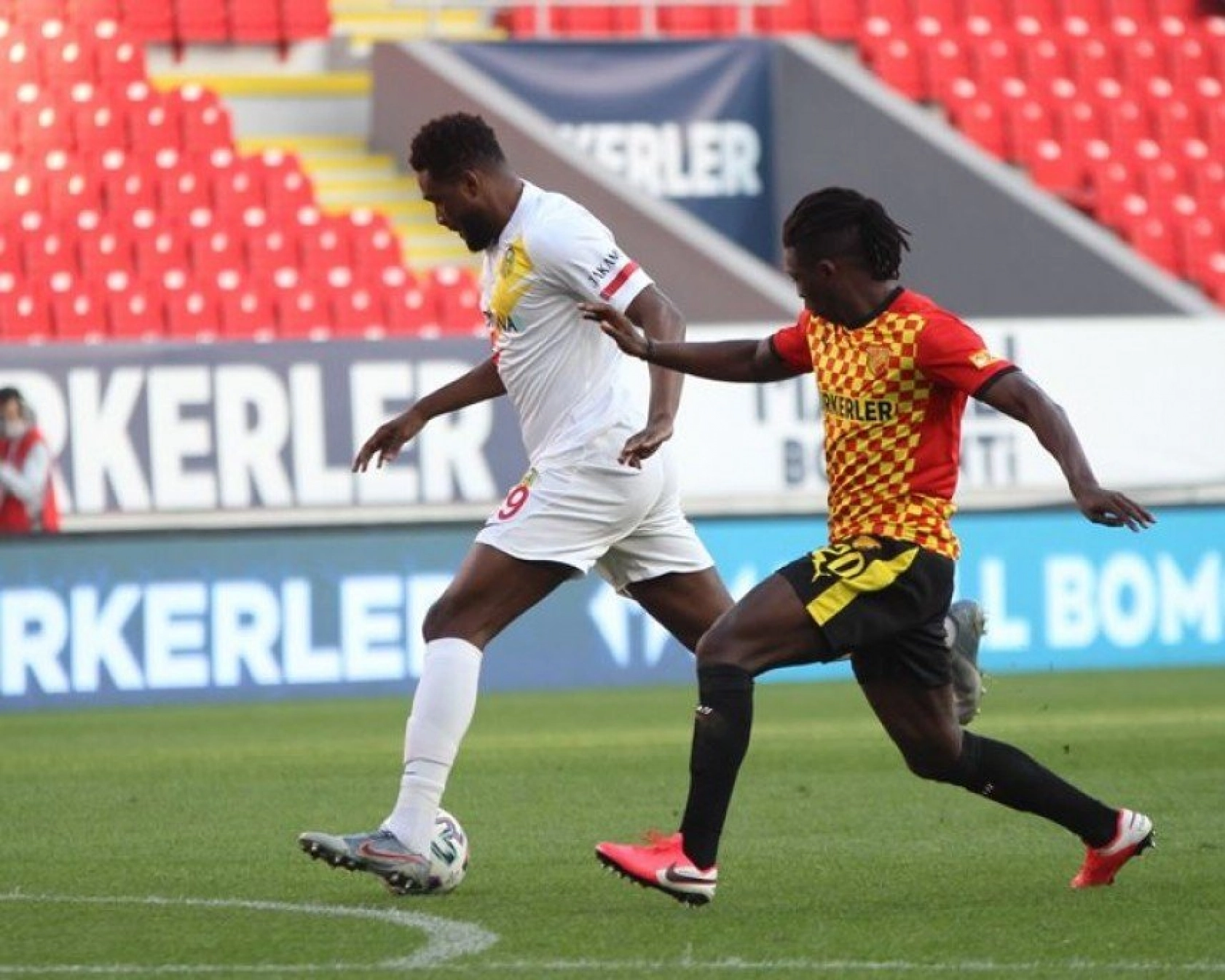 Göztepe Yeni Malatyaspor Karşılaşmasından Kareler