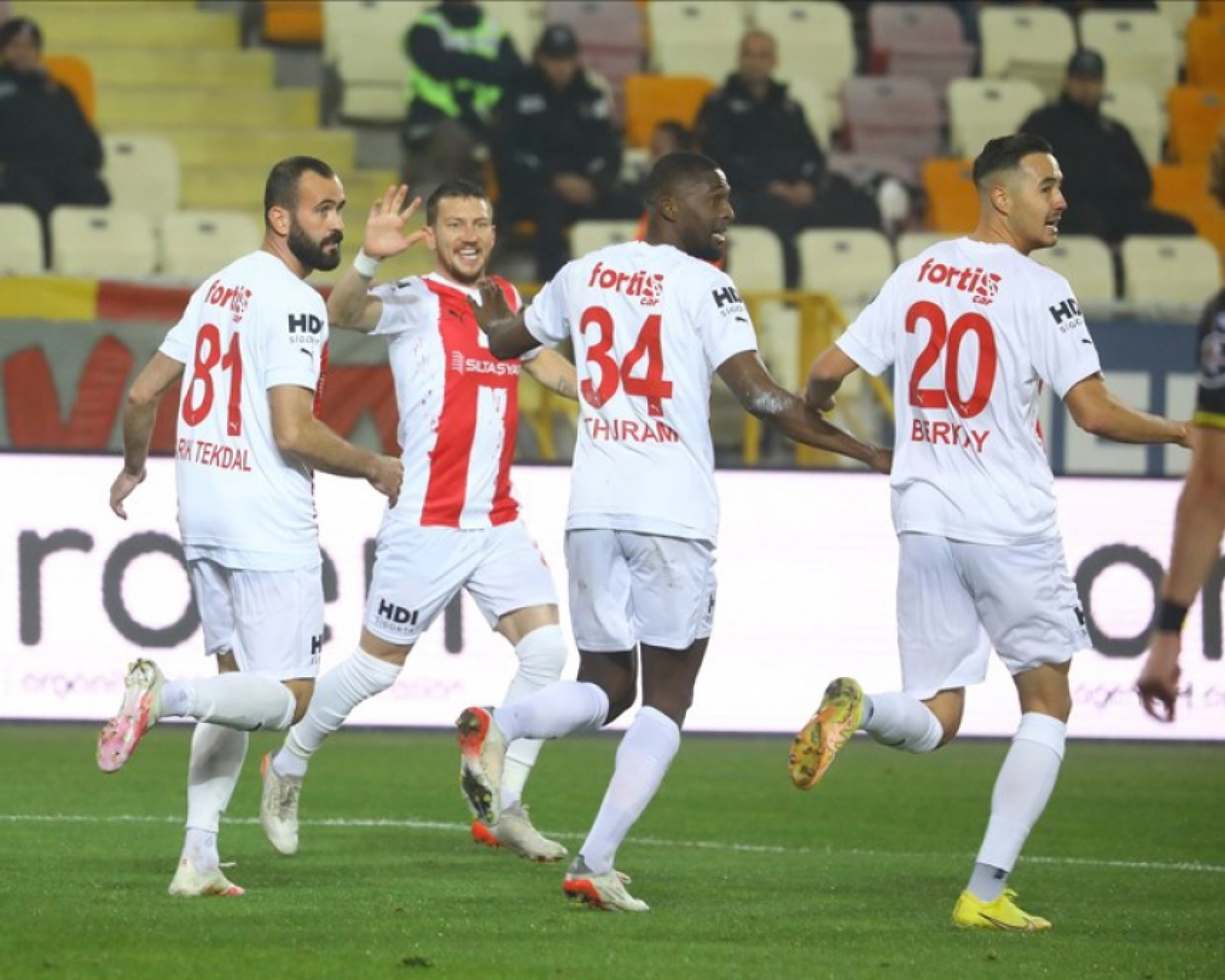 Yeni Malatyaspor Pendikspor Karşılaşmasından Kareler