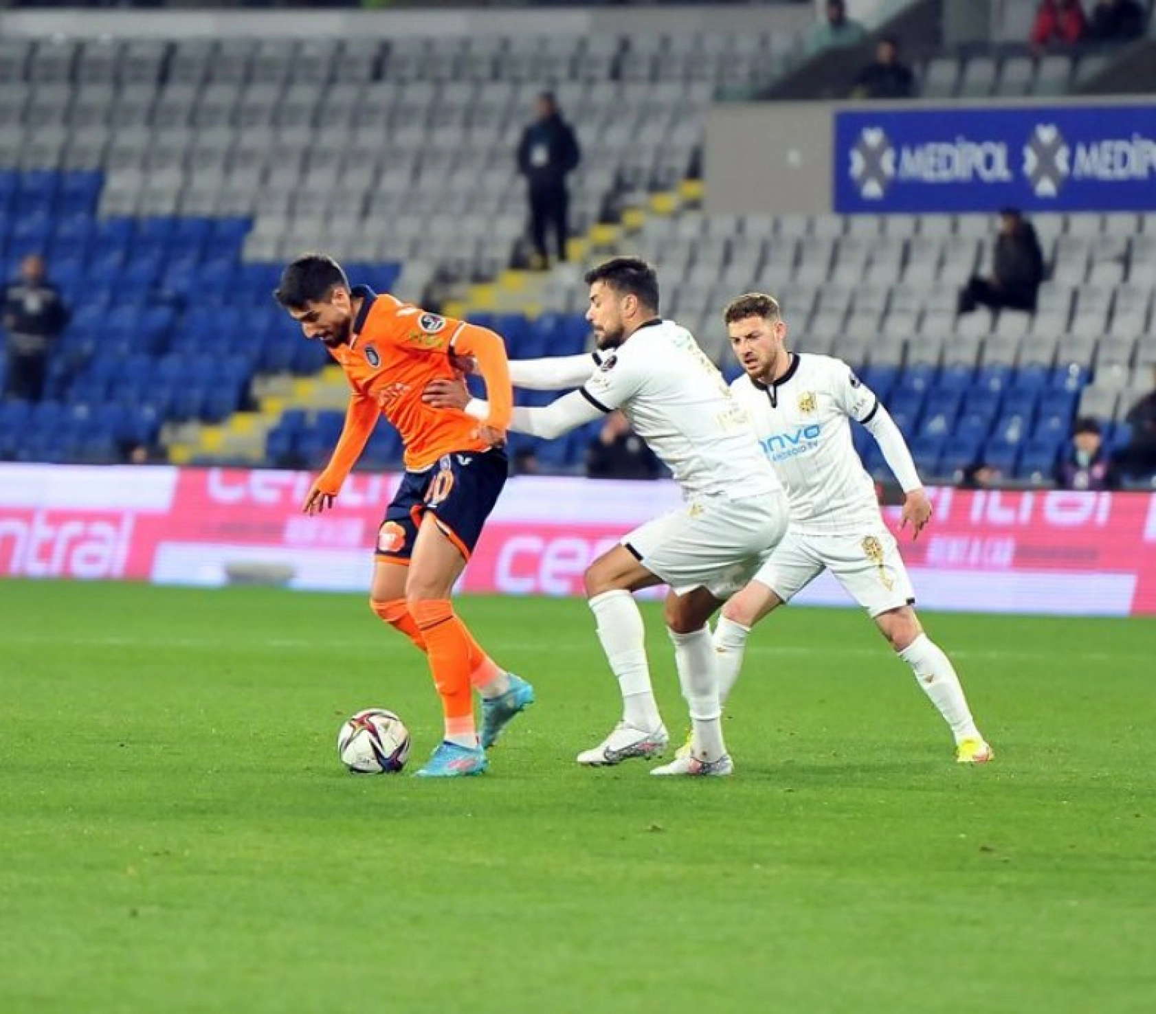 Başakşehir Yeni Malatyaspor Karşılaşmasından Kareler