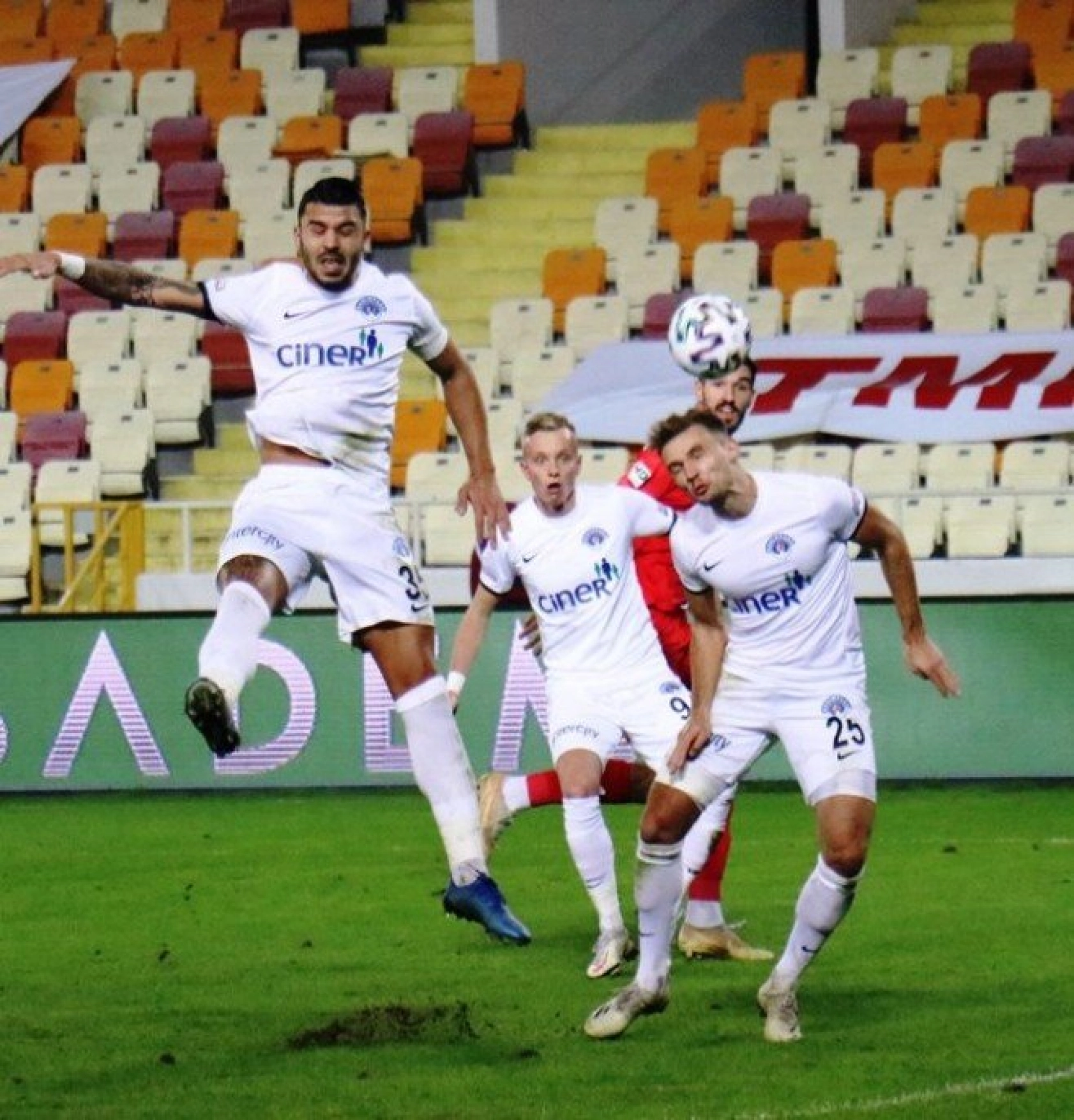 Yeni Malatyaspor Kasımpaşa Karşılaşmasından Kareler