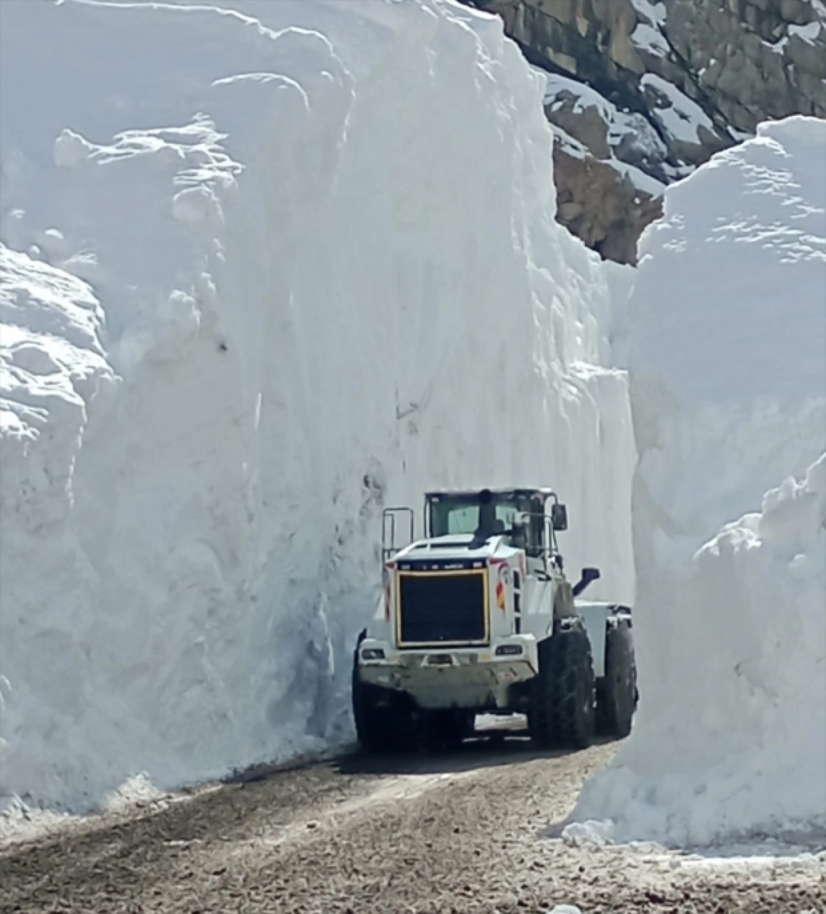 Van, Hakkari, Bitlis ve Muş'ta 54 yerleşim yerine ulaşım sağlanamıyor