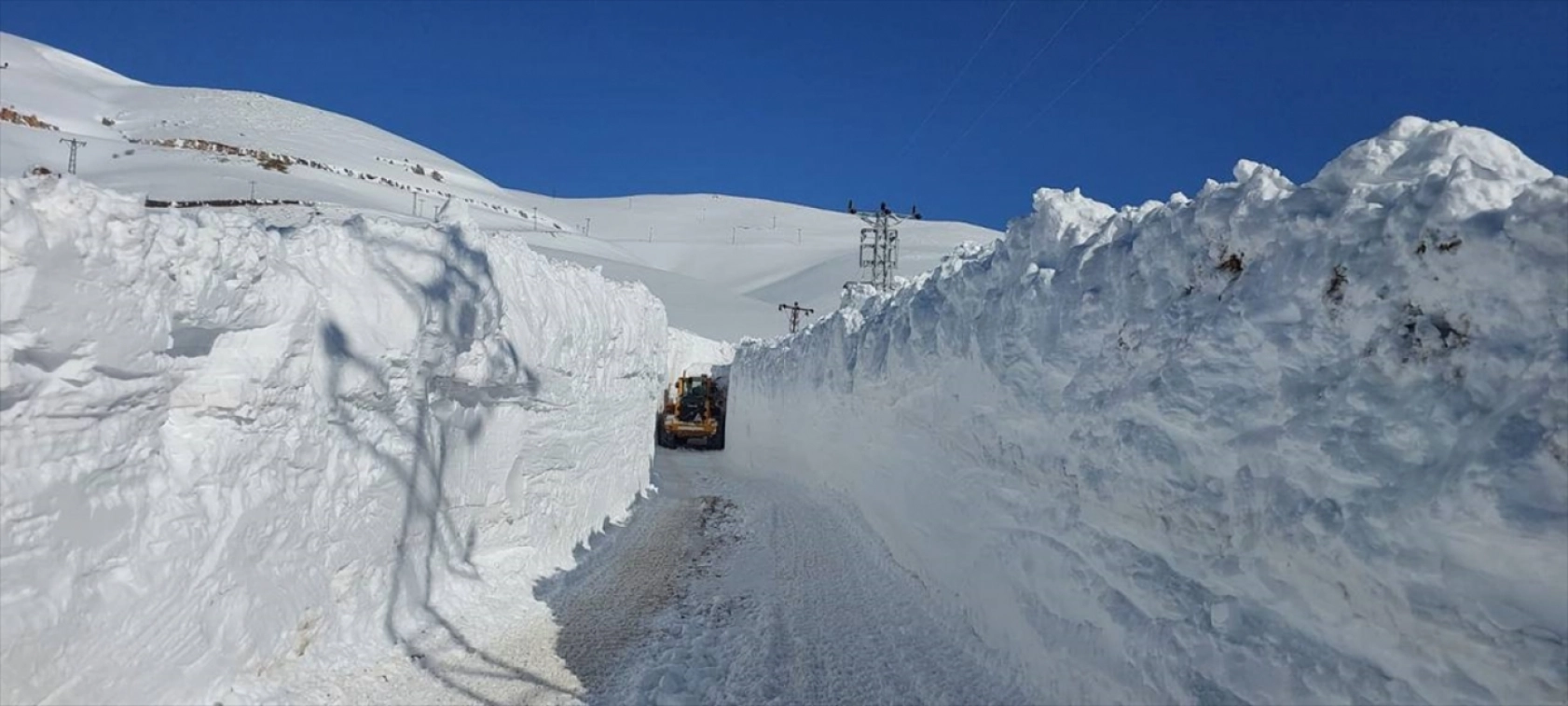 Van, Hakkari, Bitlis ve Muş'ta 54 yerleşim yerine ulaşım sağlanamıyor
