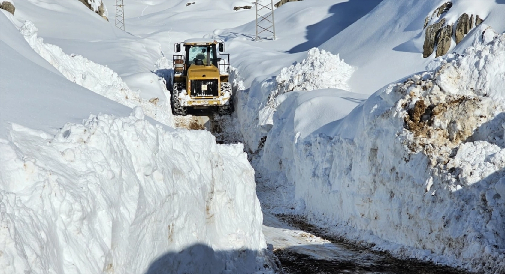 Van, Hakkari, Bitlis ve Muş'ta 54 yerleşim yerine ulaşım sağlanamıyor
