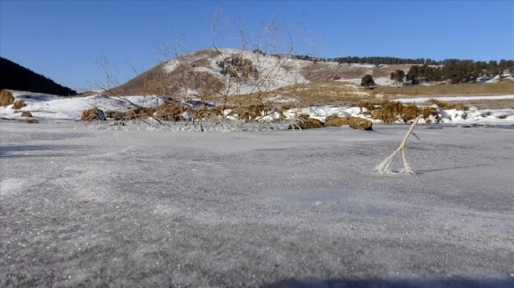 Doğu Anadolu'da göletler dondu, ev, iş yeri ve araçların camları buz tuttu