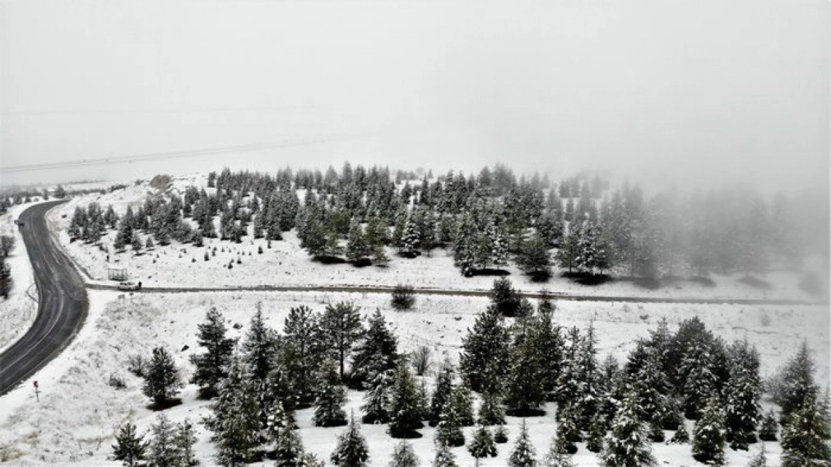 Elazığ'da kar ve sis altındaki tarihin eşsiz manzarası