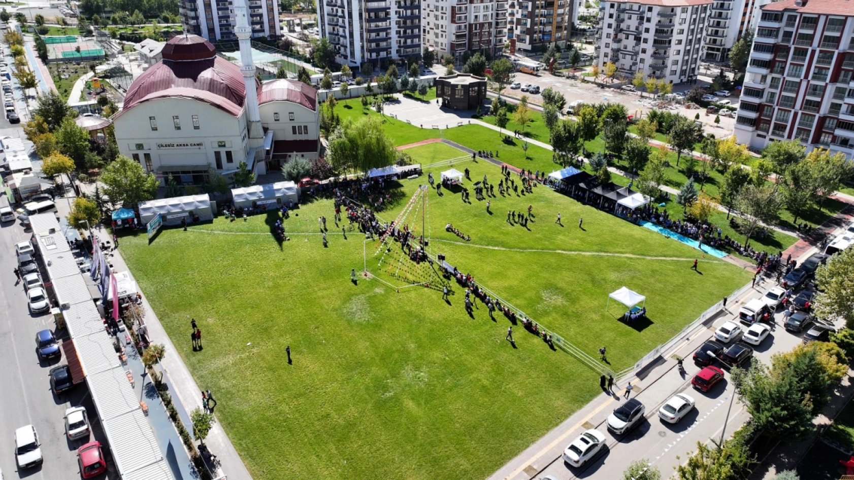 Açılış Törenine Yoğun İlgi, 300 Pehlivan Er Meydanına Çıktı