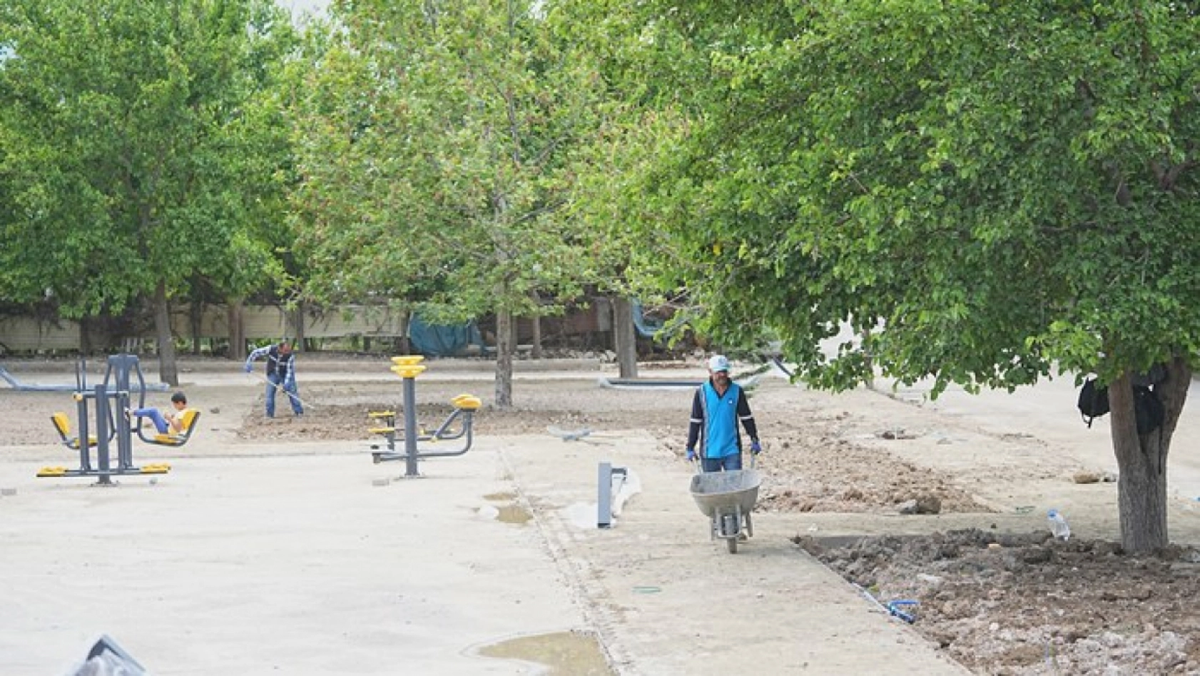 Dolamantepe Mahallesi'nde Park Ve Yol Düzenlemesi